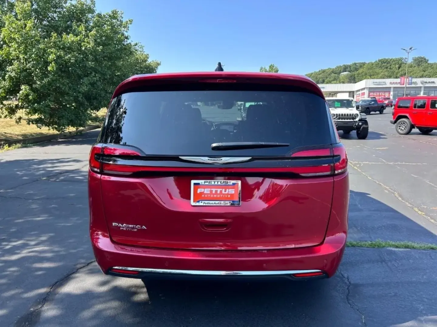2025 /Black Leather Chrysler Pacifica Select (2C4RC1BG5SR) with an 3.6L V6 24V VVT UPG I engine, Automatic transmission, located at 970 Woodlawn Dr., Farmington, MO, 63640, (573) 431-7800, 37.825642, -90.468674 - Are you searching for the perfect family vehicle that caters to your busy lifestyle while also offering comfort and efficiency? Look no further than the stunning 2025 Chrysler Pacifica, now available at Pettus CDJR Farmington. This minivan is designed with growing families in mind, making it the ult - Photo#3
