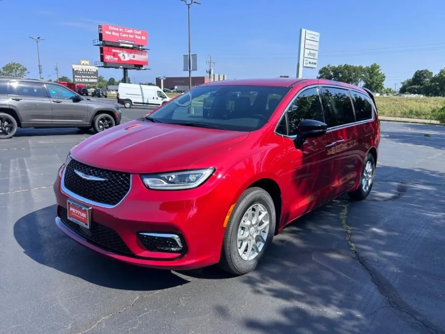 2025 /Black Leather Chrysler Pacifica Select (2C4RC1BG5SR) with an 3.6L V6 24V VVT UPG I engine, Automatic transmission, located at 970 Woodlawn Dr., Farmington, MO, 63640, (573) 431-7800, 37.825642, -90.468674 - Are you searching for the perfect family vehicle that caters to your busy lifestyle while also offering comfort and efficiency? Look no further than the stunning 2025 Chrysler Pacifica, now available at Pettus CDJR Farmington. This minivan is designed with growing families in mind, making it the ult - Photo#7