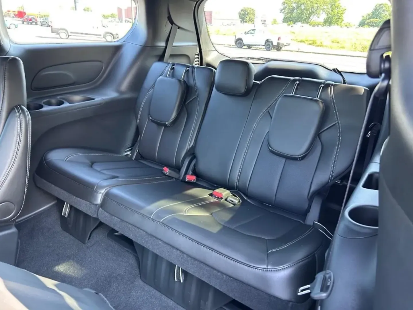 2025 /Black Leather Chrysler Pacifica Select (2C4RC1BG5SR) with an 3.6L V6 24V VVT UPG I engine, Automatic transmission, located at 970 Woodlawn Dr., Farmington, MO, 63640, (573) 431-7800, 37.825642, -90.468674 - Are you searching for the perfect family vehicle that caters to your busy lifestyle while also offering comfort and efficiency? Look no further than the stunning 2025 Chrysler Pacifica, now available at Pettus CDJR Farmington. This minivan is designed with growing families in mind, making it the ult - Photo#9