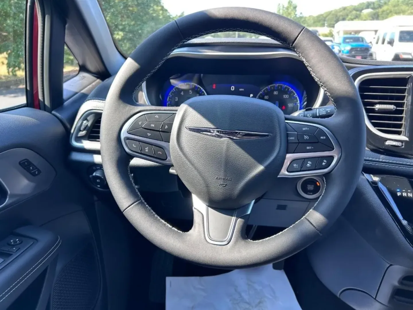 2025 /Black Leather Chrysler Pacifica Select (2C4RC1BG5SR) with an 3.6L V6 24V VVT UPG I engine, Automatic transmission, located at 970 Woodlawn Dr., Farmington, MO, 63640, (573) 431-7800, 37.825642, -90.468674 - Are you searching for the perfect family vehicle that caters to your busy lifestyle while also offering comfort and efficiency? Look no further than the stunning 2025 Chrysler Pacifica, now available at Pettus CDJR Farmington. This minivan is designed with growing families in mind, making it the ult - Photo#13