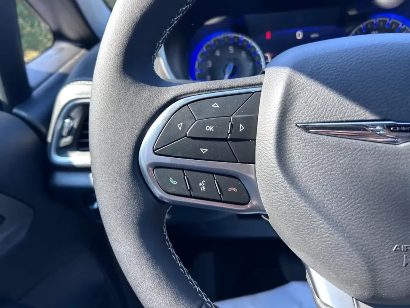 2025 /Black Leather Chrysler Pacifica Select (2C4RC1BG5SR) with an 3.6L V6 24V VVT UPG I engine, Automatic transmission, located at 970 Woodlawn Dr., Farmington, MO, 63640, (573) 431-7800, 37.825642, -90.468674 - Are you searching for the perfect family vehicle that caters to your busy lifestyle while also offering comfort and efficiency? Look no further than the stunning 2025 Chrysler Pacifica, now available at Pettus CDJR Farmington. This minivan is designed with growing families in mind, making it the ult - Photo#14
