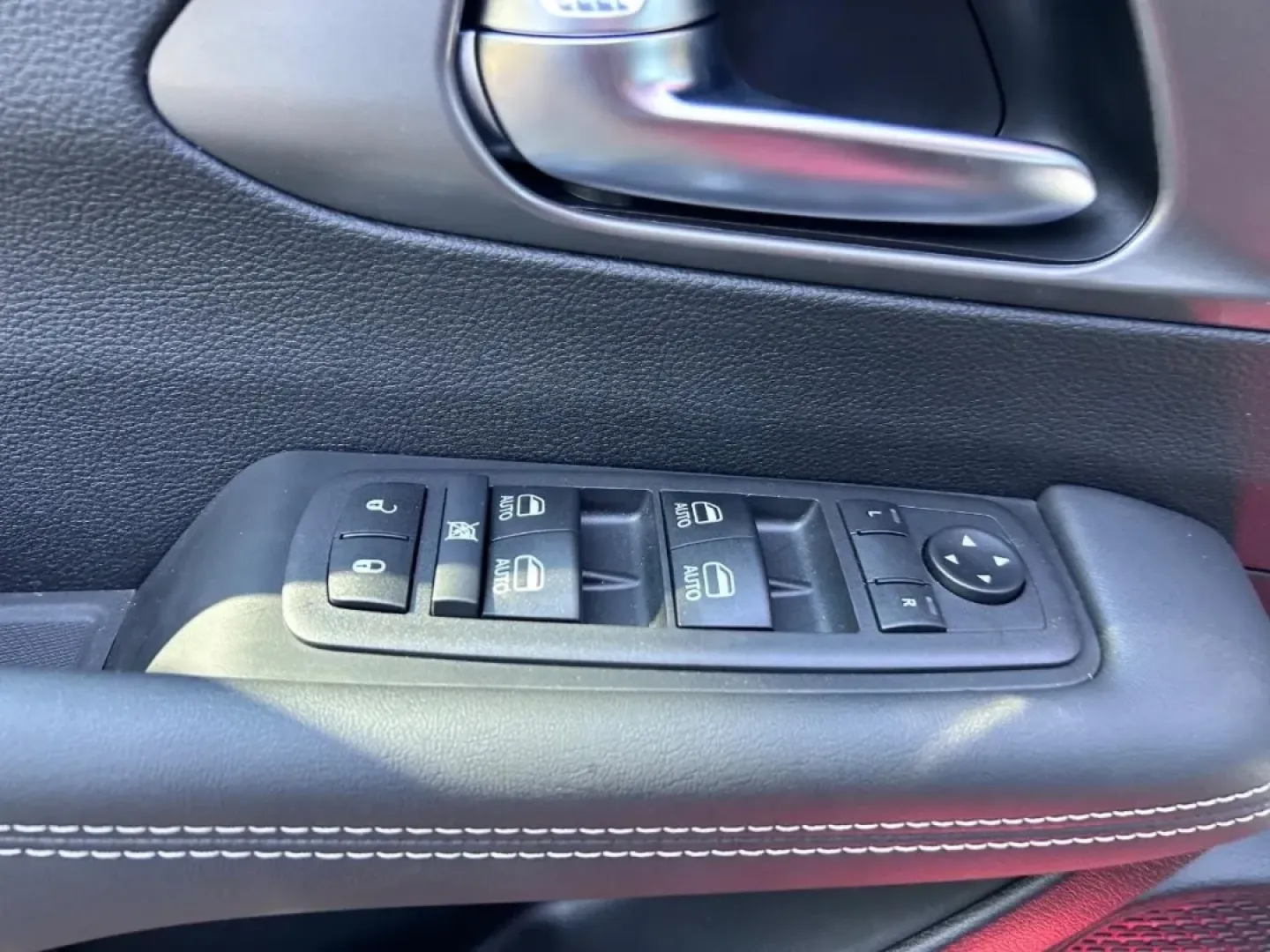 2025 /Black Leather Chrysler Pacifica Select (2C4RC1BG5SR) with an 3.6L V6 24V VVT UPG I engine, Automatic transmission, located at 970 Woodlawn Dr., Farmington, MO, 63640, (573) 431-7800, 37.825642, -90.468674 - Are you searching for the perfect family vehicle that caters to your busy lifestyle while also offering comfort and efficiency? Look no further than the stunning 2025 Chrysler Pacifica, now available at Pettus CDJR Farmington. This minivan is designed with growing families in mind, making it the ult - Photo#20