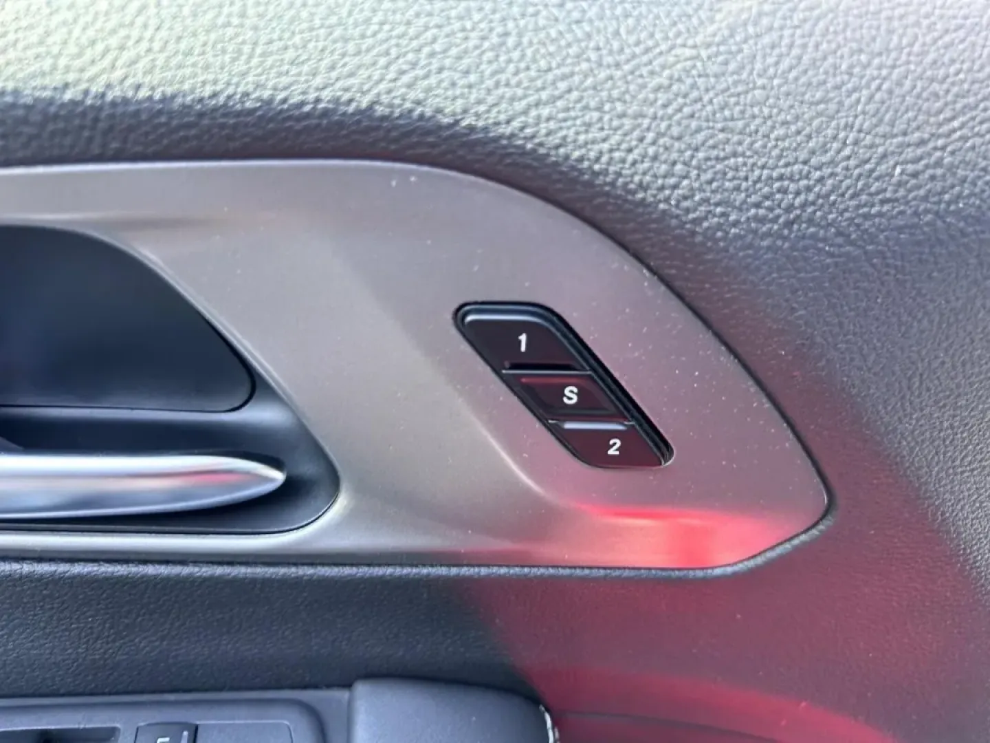 2025 /Black Leather Chrysler Pacifica Select (2C4RC1BG5SR) with an 3.6L V6 24V VVT UPG I engine, Automatic transmission, located at 970 Woodlawn Dr., Farmington, MO, 63640, (573) 431-7800, 37.825642, -90.468674 - Are you searching for the perfect family vehicle that caters to your busy lifestyle while also offering comfort and efficiency? Look no further than the stunning 2025 Chrysler Pacifica, now available at Pettus CDJR Farmington. This minivan is designed with growing families in mind, making it the ult - Photo#21