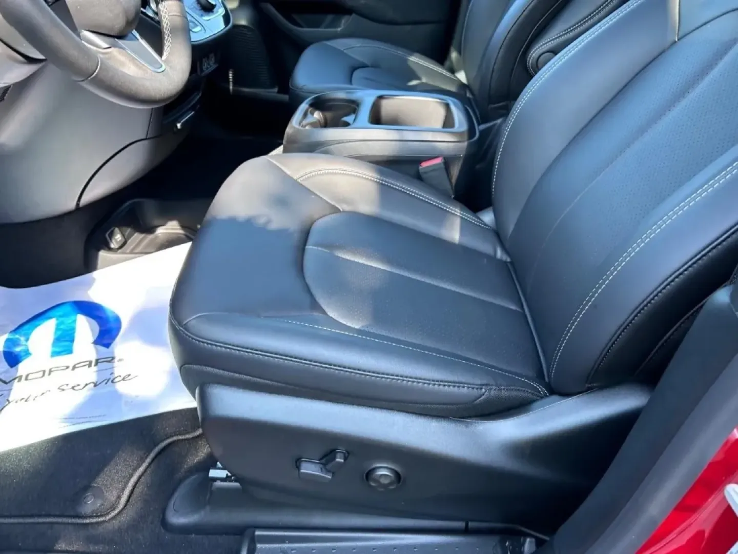 2025 /Black Leather Chrysler Pacifica Select (2C4RC1BG5SR) with an 3.6L V6 24V VVT UPG I engine, Automatic transmission, located at 970 Woodlawn Dr., Farmington, MO, 63640, (573) 431-7800, 37.825642, -90.468674 - Are you searching for the perfect family vehicle that caters to your busy lifestyle while also offering comfort and efficiency? Look no further than the stunning 2025 Chrysler Pacifica, now available at Pettus CDJR Farmington. This minivan is designed with growing families in mind, making it the ult - Photo#22