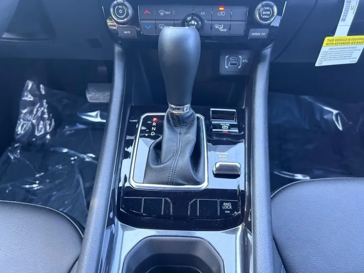 2025 /Black Leather Trimmed Jeep Compass Latitude (3C4NJDBN4ST) with an 2.0L I4 DOHC DI Turbo engine, Automatic transmission, located at 970 Woodlawn Dr., Farmington, MO, 63640, (573) 431-7800, 37.825642, -90.468674 - **Elevate Your Adventures with the 2025 Jeep Compass Latitude at Pettus CDJR Farmington!**<br /> <br /> Are you ready to take your travels to the next level? Whether you're a weekend warrior, a daily commuter, or someone who simply loves exploring the great outdoors, the 2025 Jeep Compass Latitude i - Photo#15