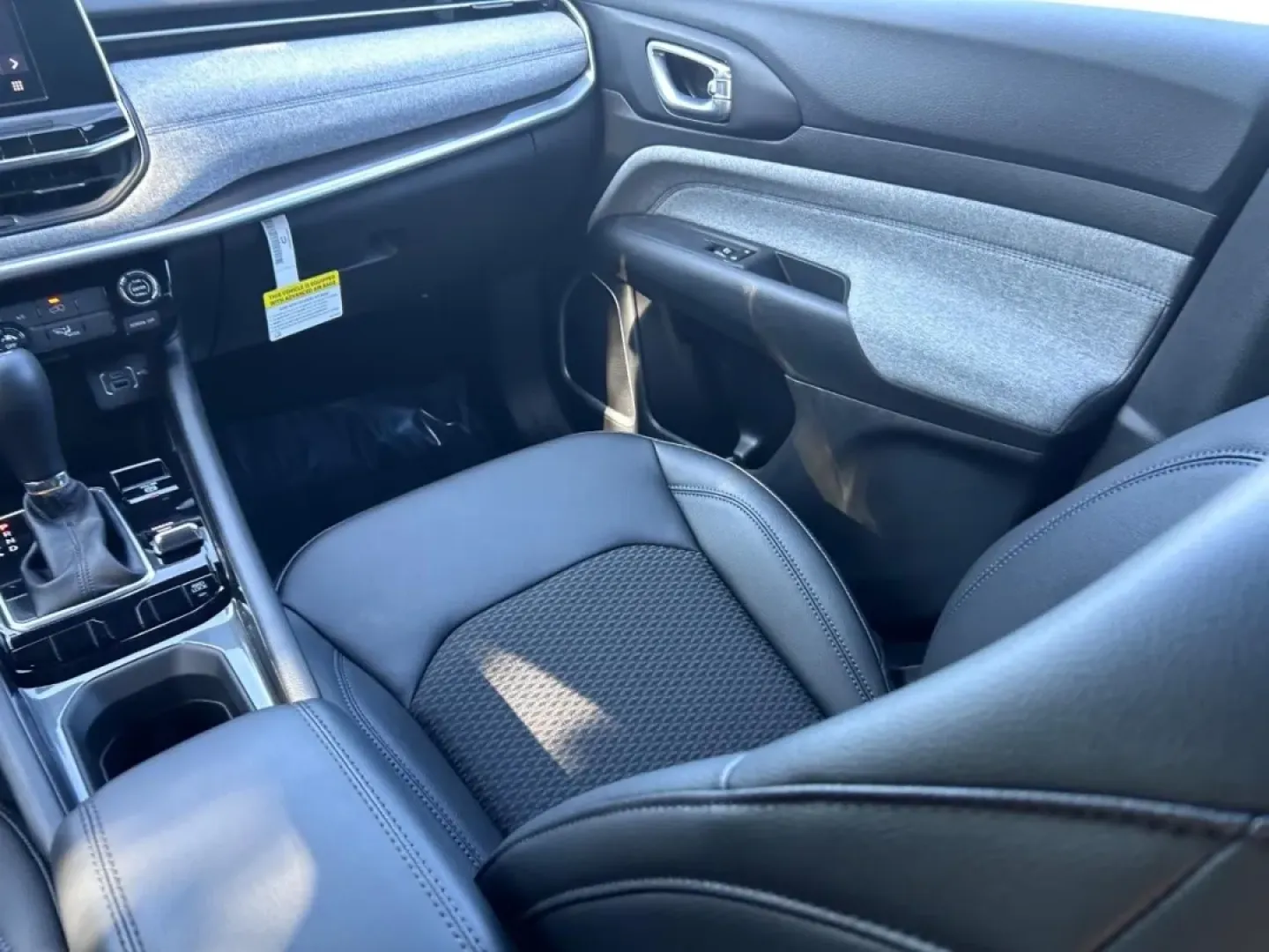 2025 /Black Leather Trimmed Jeep Compass Latitude (3C4NJDBN4ST) with an 2.0L I4 DOHC DI Turbo engine, Automatic transmission, located at 970 Woodlawn Dr., Farmington, MO, 63640, (573) 431-7800, 37.825642, -90.468674 - **Elevate Your Adventures with the 2025 Jeep Compass Latitude at Pettus CDJR Farmington!**<br /> <br /> Are you ready to take your travels to the next level? Whether you're a weekend warrior, a daily commuter, or someone who simply loves exploring the great outdoors, the 2025 Jeep Compass Latitude i - Photo#16