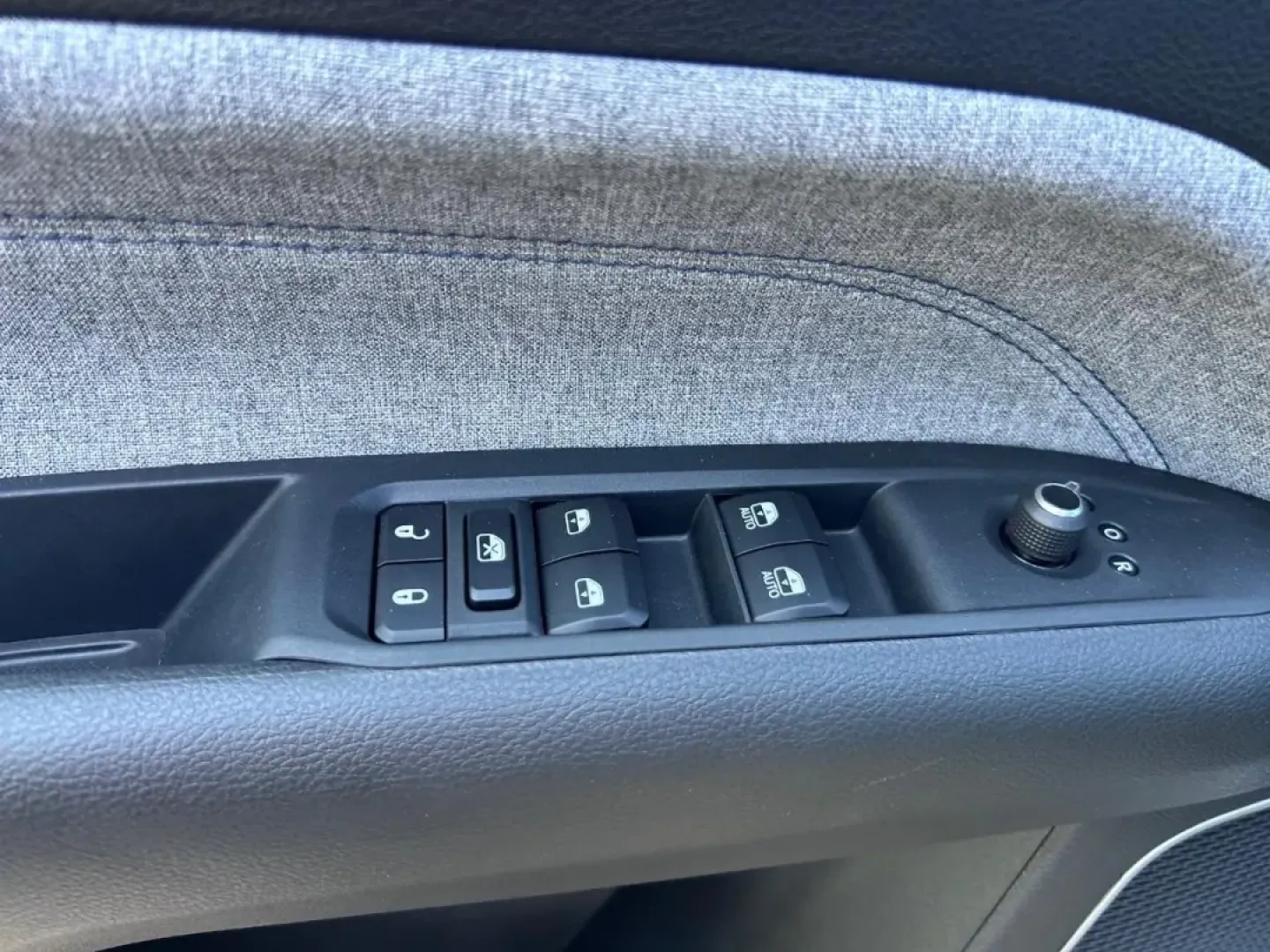 2025 /Black Leather Trimmed Jeep Compass Latitude (3C4NJDBN4ST) with an 2.0L I4 DOHC DI Turbo engine, Automatic transmission, located at 970 Woodlawn Dr., Farmington, MO, 63640, (573) 431-7800, 37.825642, -90.468674 - **Elevate Your Adventures with the 2025 Jeep Compass Latitude at Pettus CDJR Farmington!**<br /> <br /> Are you ready to take your travels to the next level? Whether you're a weekend warrior, a daily commuter, or someone who simply loves exploring the great outdoors, the 2025 Jeep Compass Latitude i - Photo#17