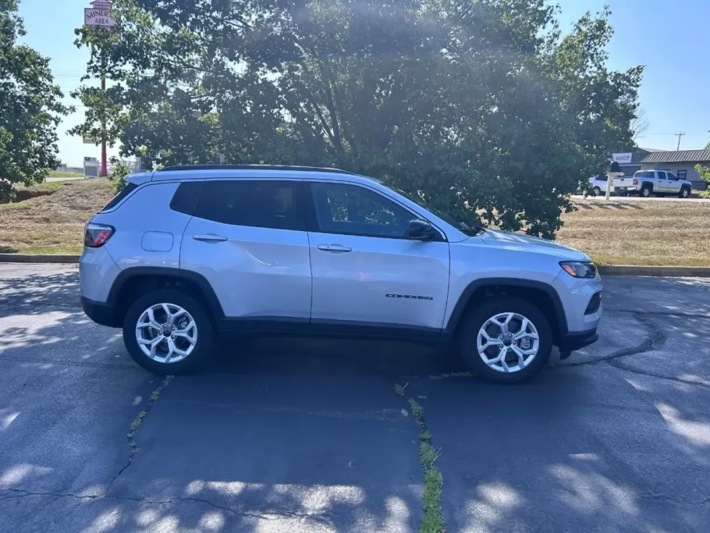 2025 /Black Leather Trimmed Jeep Compass Latitude (3C4NJDBN4ST) with an 2.0L I4 DOHC DI Turbo engine, Automatic transmission, located at 970 Woodlawn Dr., Farmington, MO, 63640, (573) 431-7800, 37.825642, -90.468674 - **Elevate Your Adventures with the 2025 Jeep Compass Latitude at Pettus CDJR Farmington!**<br /> <br /> Are you ready to take your travels to the next level? Whether you're a weekend warrior, a daily commuter, or someone who simply loves exploring the great outdoors, the 2025 Jeep Compass Latitude i - Photo#1