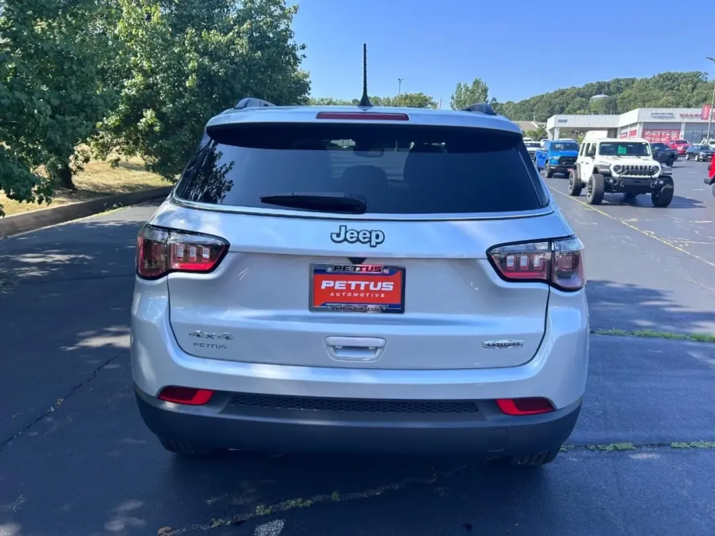 2025 /Black Leather Trimmed Jeep Compass Latitude (3C4NJDBN4ST) with an 2.0L I4 DOHC DI Turbo engine, Automatic transmission, located at 970 Woodlawn Dr., Farmington, MO, 63640, (573) 431-7800, 37.825642, -90.468674 - **Elevate Your Adventures with the 2025 Jeep Compass Latitude at Pettus CDJR Farmington!**<br /> <br /> Are you ready to take your travels to the next level? Whether you're a weekend warrior, a daily commuter, or someone who simply loves exploring the great outdoors, the 2025 Jeep Compass Latitude i - Photo#3