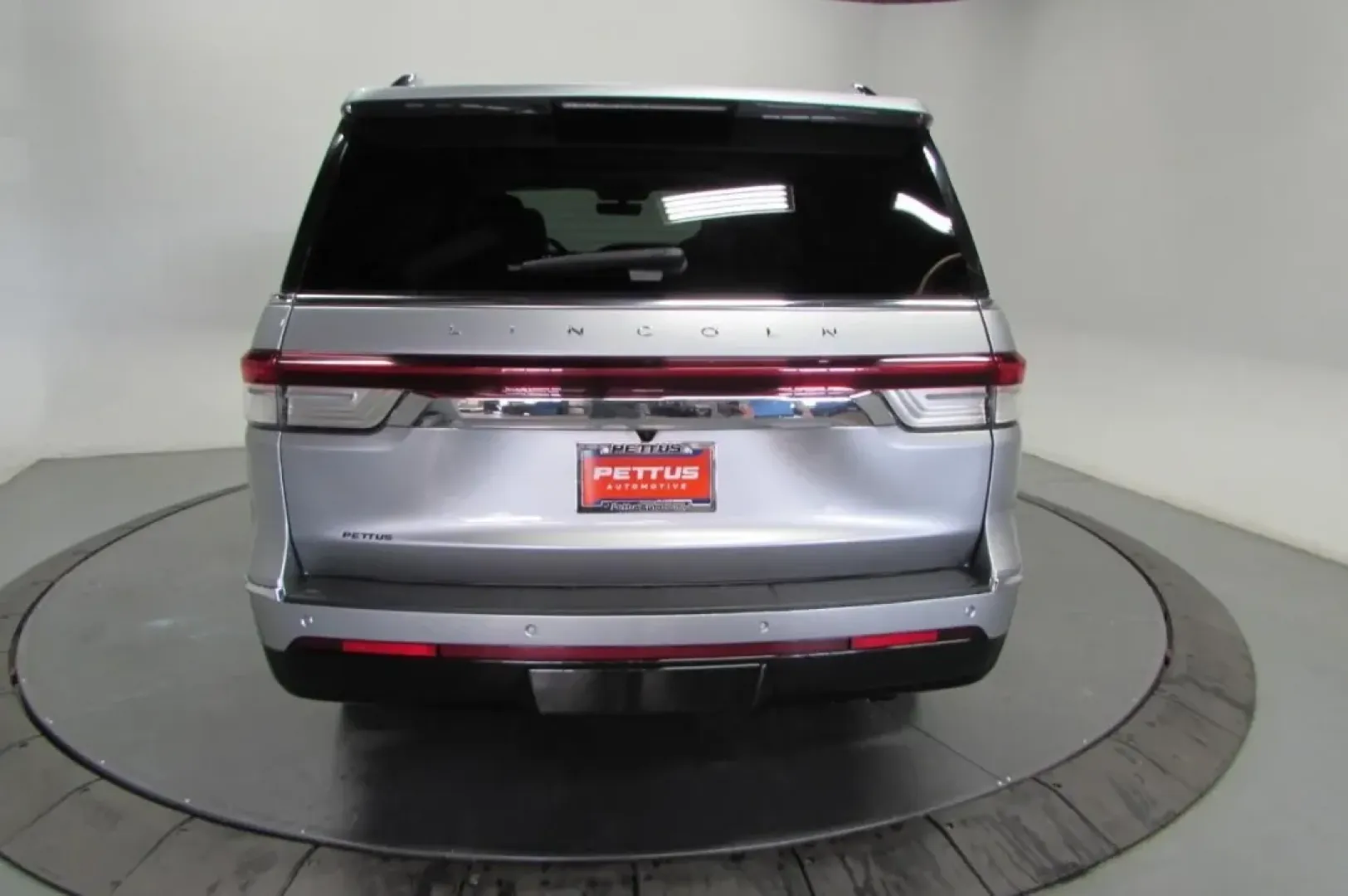 2022 /Sandstone Lincoln Navigator Reserve (5LMJJ2LT1NE) with an Other engine, Automatic transmission, located at 12830 Highway 21, De Soto, MO, 63020, (636) 337-7777, 38.153099, -90.573624 - Experience the ultimate in luxury and capability with the stunning 2022 Lincoln Navigator Reserve, now available at Pettus CDJR DeSoto. Located at 12830 Highway 21, De Soto, MO 63020, our OEM dealership specializes in quality used vehicles, making it easy for you to find the perfect fit for your lif - Photo#6