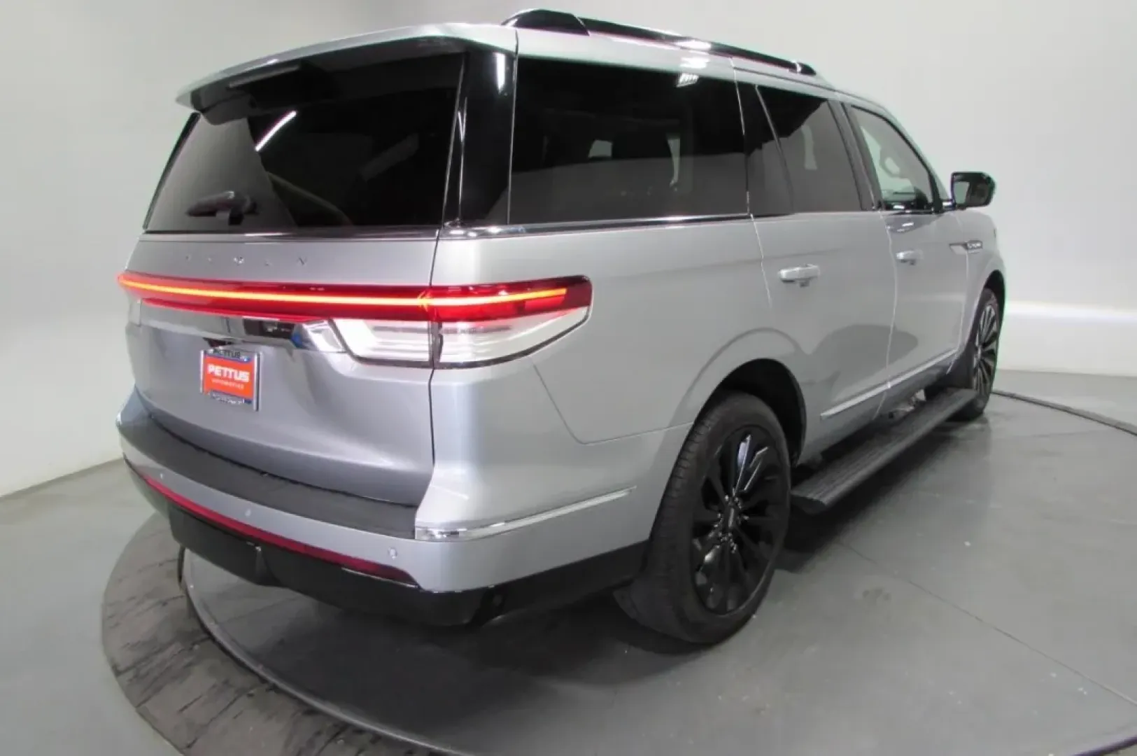 2022 /Sandstone Lincoln Navigator Reserve (5LMJJ2LT1NE) with an Other engine, Automatic transmission, located at 12830 Highway 21, De Soto, MO, 63020, (636) 337-7777, 38.153099, -90.573624 - Experience the ultimate in luxury and capability with the stunning 2022 Lincoln Navigator Reserve, now available at Pettus CDJR DeSoto. Located at 12830 Highway 21, De Soto, MO 63020, our OEM dealership specializes in quality used vehicles, making it easy for you to find the perfect fit for your lif - Photo#7