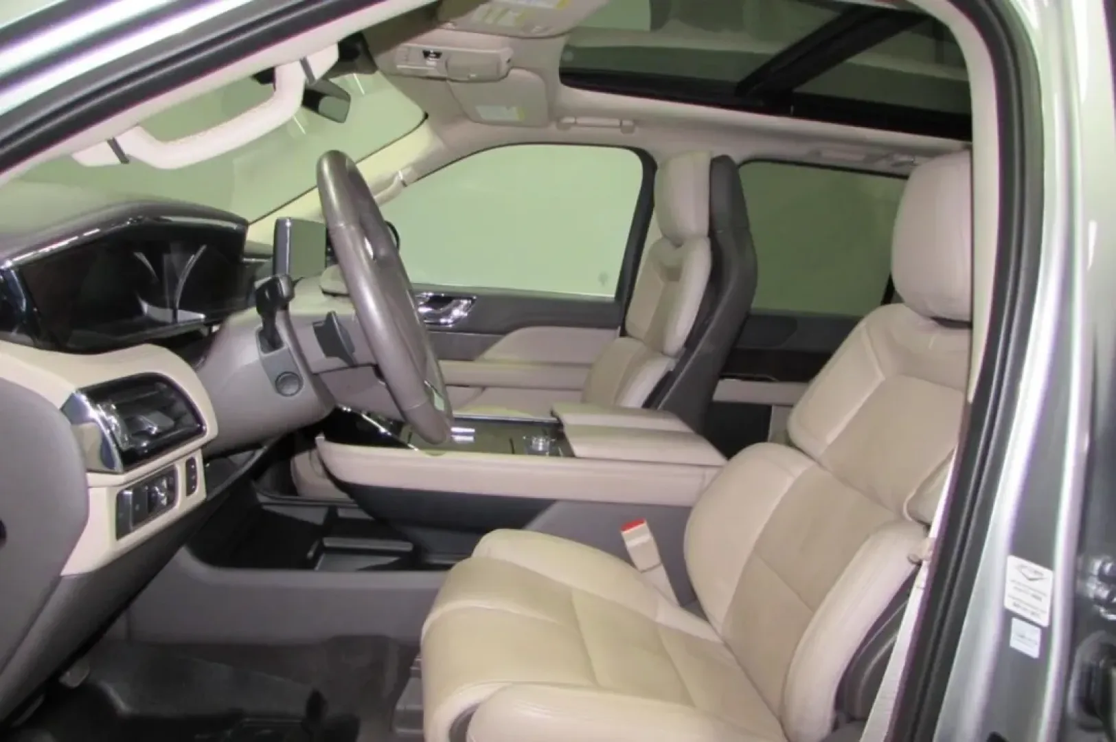 2022 /Sandstone Lincoln Navigator Reserve (5LMJJ2LT1NE) with an Other engine, Automatic transmission, located at 12830 Highway 21, De Soto, MO, 63020, (636) 337-7777, 38.153099, -90.573624 - Experience the ultimate in luxury and capability with the stunning 2022 Lincoln Navigator Reserve, now available at Pettus CDJR DeSoto. Located at 12830 Highway 21, De Soto, MO 63020, our OEM dealership specializes in quality used vehicles, making it easy for you to find the perfect fit for your lif - Photo#11