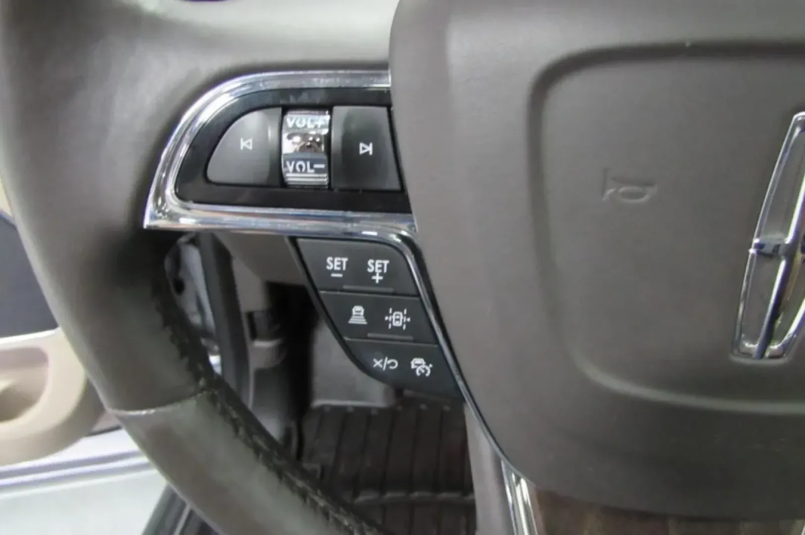 2022 /Sandstone Lincoln Navigator Reserve (5LMJJ2LT1NE) with an Other engine, Automatic transmission, located at 12830 Highway 21, De Soto, MO, 63020, (636) 337-7777, 38.153099, -90.573624 - Experience the ultimate in luxury and capability with the stunning 2022 Lincoln Navigator Reserve, now available at Pettus CDJR DeSoto. Located at 12830 Highway 21, De Soto, MO 63020, our OEM dealership specializes in quality used vehicles, making it easy for you to find the perfect fit for your lif - Photo#14