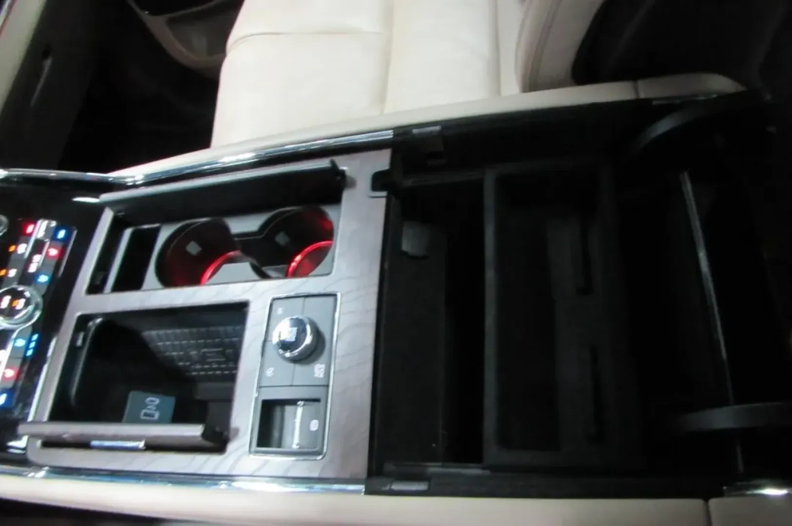2022 /Sandstone Lincoln Navigator Reserve (5LMJJ2LT1NE) with an Other engine, Automatic transmission, located at 12830 Highway 21, De Soto, MO, 63020, (636) 337-7777, 38.153099, -90.573624 - Experience the ultimate in luxury and capability with the stunning 2022 Lincoln Navigator Reserve, now available at Pettus CDJR DeSoto. Located at 12830 Highway 21, De Soto, MO 63020, our OEM dealership specializes in quality used vehicles, making it easy for you to find the perfect fit for your lif - Photo#20