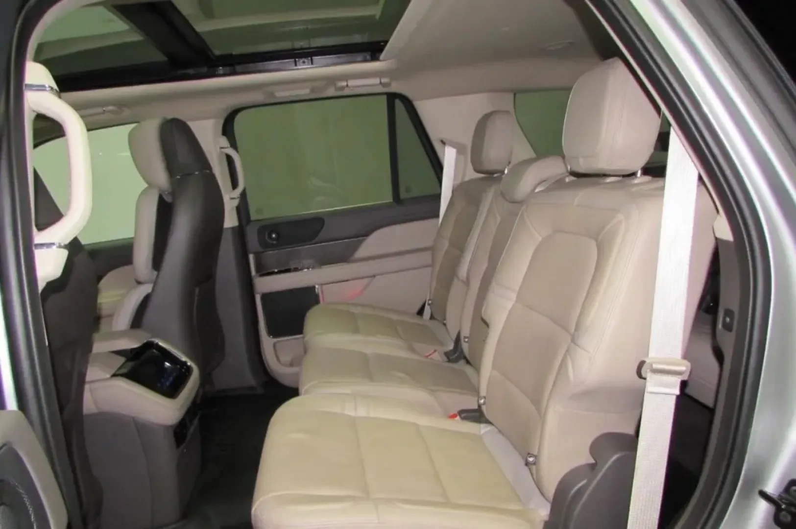2022 /Sandstone Lincoln Navigator Reserve (5LMJJ2LT1NE) with an Other engine, Automatic transmission, located at 12830 Highway 21, De Soto, MO, 63020, (636) 337-7777, 38.153099, -90.573624 - Experience the ultimate in luxury and capability with the stunning 2022 Lincoln Navigator Reserve, now available at Pettus CDJR DeSoto. Located at 12830 Highway 21, De Soto, MO 63020, our OEM dealership specializes in quality used vehicles, making it easy for you to find the perfect fit for your lif - Photo#22