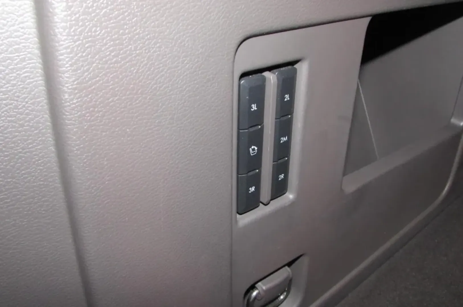 2022 /Sandstone Lincoln Navigator Reserve (5LMJJ2LT1NE) with an Other engine, Automatic transmission, located at 12830 Highway 21, De Soto, MO, 63020, (636) 337-7777, 38.153099, -90.573624 - Experience the ultimate in luxury and capability with the stunning 2022 Lincoln Navigator Reserve, now available at Pettus CDJR DeSoto. Located at 12830 Highway 21, De Soto, MO 63020, our OEM dealership specializes in quality used vehicles, making it easy for you to find the perfect fit for your lif - Photo#28