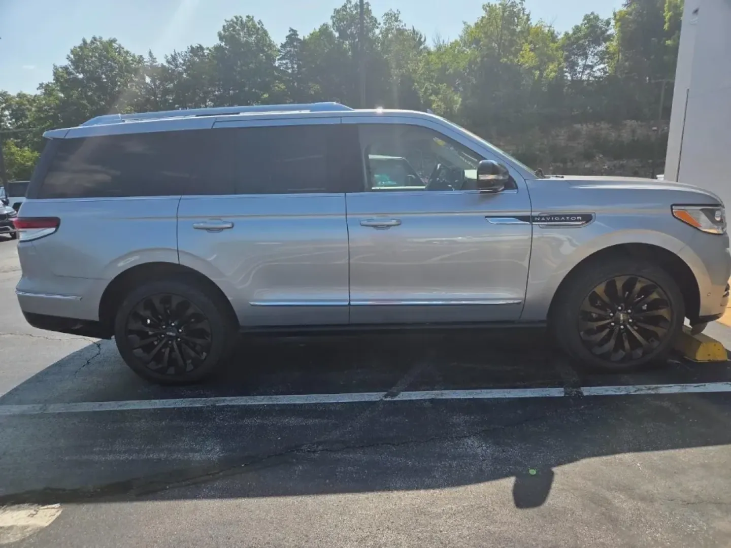 2022 Lincoln Navigator Reserve (5LMJJ2LT1NE) with an Other engine, Automatic transmission, located at 12830 Highway 21, De Soto, MO, 63020, (636) 337-7777, 38.153099, -90.573624 - Experience the ultimate in luxury and capability with the stunning 2022 Lincoln Navigator Reserve, now available at Pettus CDJR DeSoto. Located at 12830 Highway 21, De Soto, MO 63020, our OEM dealership specializes in quality used vehicles, making it easy for you to find the perfect fit for your lif - Photo#1