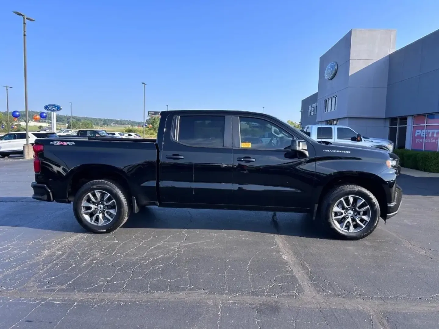 2020 /Jet Black Leather Chevrolet Silverado 1500 RST (3GCUYEEL7LG) with an 6.2L engine, located at 141 Commercial Dr, Fredericktown, MO, 63645, (573) 783-6432, 37.570087, -90.320648 - **Adventure Awaits with the 2020 Chevrolet Silverado 1500 at Pettus Ford Fredericktown!**<br /> <br /> Are you ready to elevate your driving experience, whether for weekend getaways or daily commutes? The 2020 Chevrolet Silverado 1500 is more than just a truck; it's a lifestyle choice that caters to - Photo#1