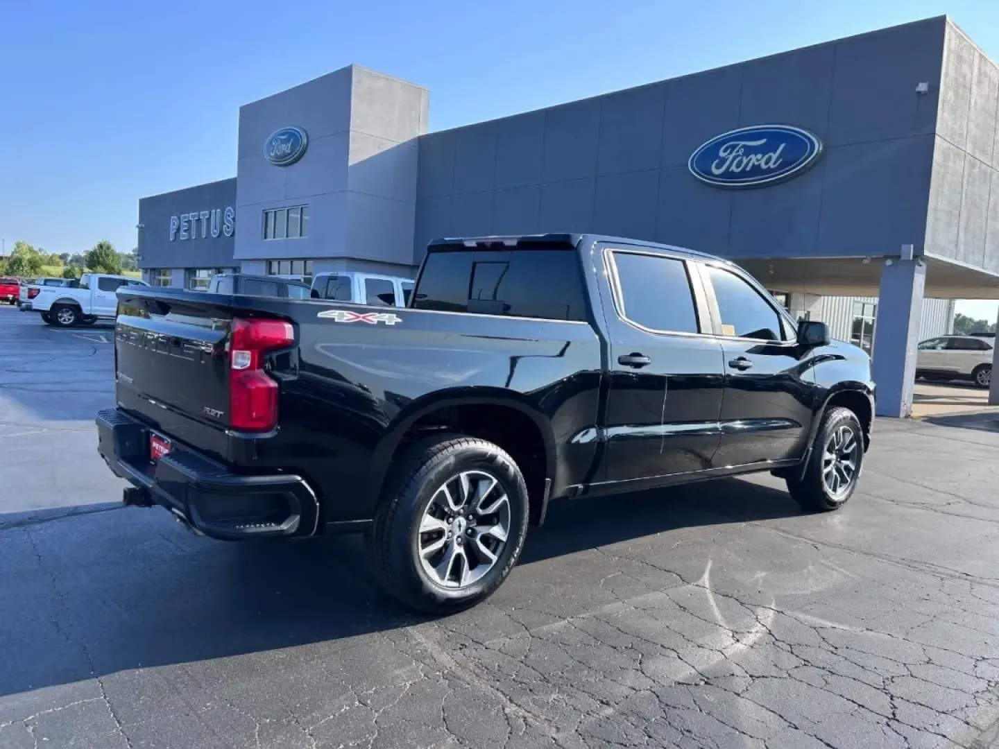 2020 /Jet Black Leather Chevrolet Silverado 1500 RST (3GCUYEEL7LG) with an 6.2L engine, located at 141 Commercial Dr, Fredericktown, MO, 63645, (573) 783-6432, 37.570087, -90.320648 - **Adventure Awaits with the 2020 Chevrolet Silverado 1500 at Pettus Ford Fredericktown!**<br /> <br /> Are you ready to elevate your driving experience, whether for weekend getaways or daily commutes? The 2020 Chevrolet Silverado 1500 is more than just a truck; it's a lifestyle choice that caters to - Photo#2