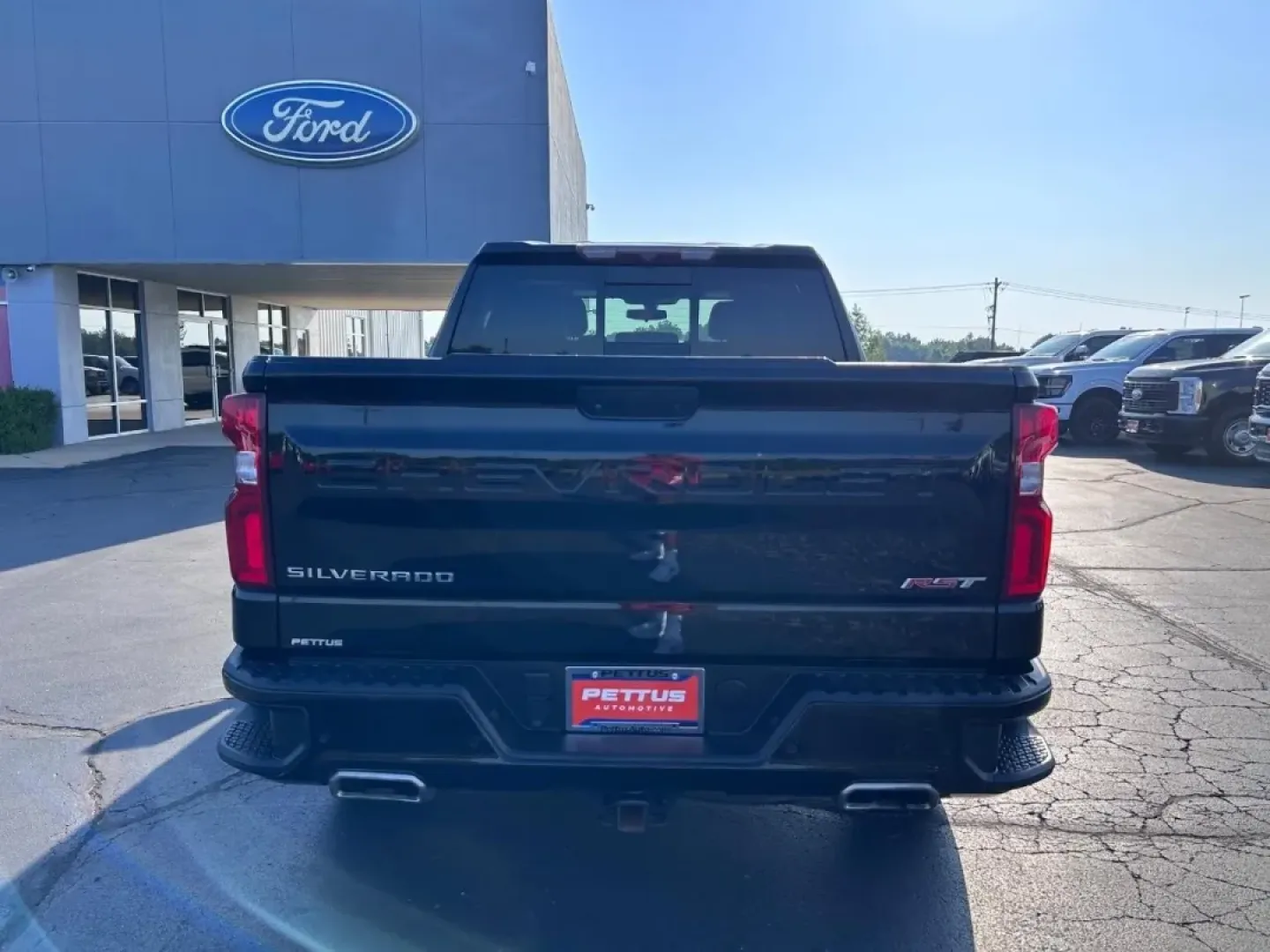2020 /Jet Black Leather Chevrolet Silverado 1500 RST (3GCUYEEL7LG) with an 6.2L engine, located at 141 Commercial Dr, Fredericktown, MO, 63645, (573) 783-6432, 37.570087, -90.320648 - **Adventure Awaits with the 2020 Chevrolet Silverado 1500 at Pettus Ford Fredericktown!**<br /> <br /> Are you ready to elevate your driving experience, whether for weekend getaways or daily commutes? The 2020 Chevrolet Silverado 1500 is more than just a truck; it's a lifestyle choice that caters to - Photo#3
