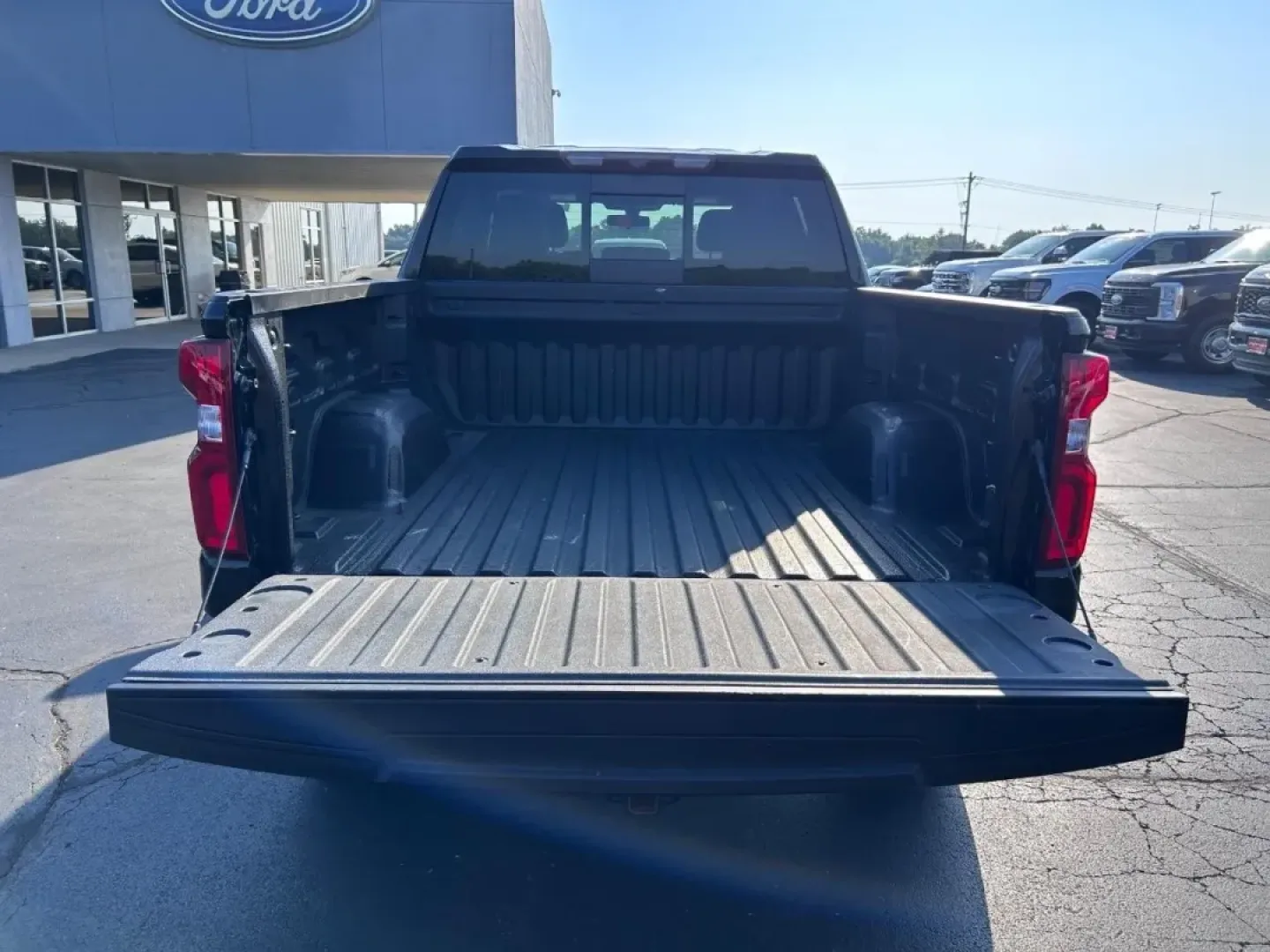2020 /Jet Black Leather Chevrolet Silverado 1500 RST (3GCUYEEL7LG) with an 6.2L engine, located at 141 Commercial Dr, Fredericktown, MO, 63645, (573) 783-6432, 37.570087, -90.320648 - **Adventure Awaits with the 2020 Chevrolet Silverado 1500 at Pettus Ford Fredericktown!**<br /> <br /> Are you ready to elevate your driving experience, whether for weekend getaways or daily commutes? The 2020 Chevrolet Silverado 1500 is more than just a truck; it's a lifestyle choice that caters to - Photo#4