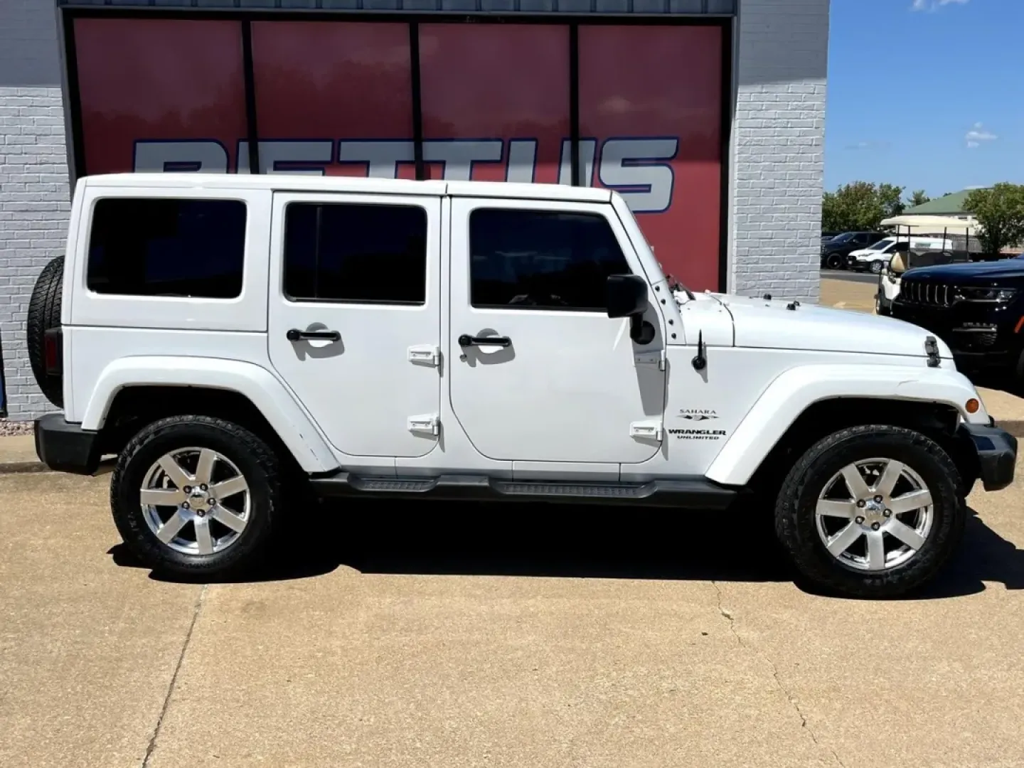 2016 Jeep Wrangler Unlimited Sahara (1C4BJWEG8GL) with an 3.6L V6 engine, located at 970 Woodlawn Dr., Farmington, MO, 63640, (573) 431-7800, 37.825642, -90.468674 - **Unleash Your Adventurous Spirit with the 2016 Jeep Wrangler Perfect for Weekend Getaways!**<br /> <br /> Are you ready to transform your weekends into unforgettable adventures? Picture yourself cruising through the rugged terrain of the Ozarks or navigating the scenic byways of Farmington, MO, in - Photo#3