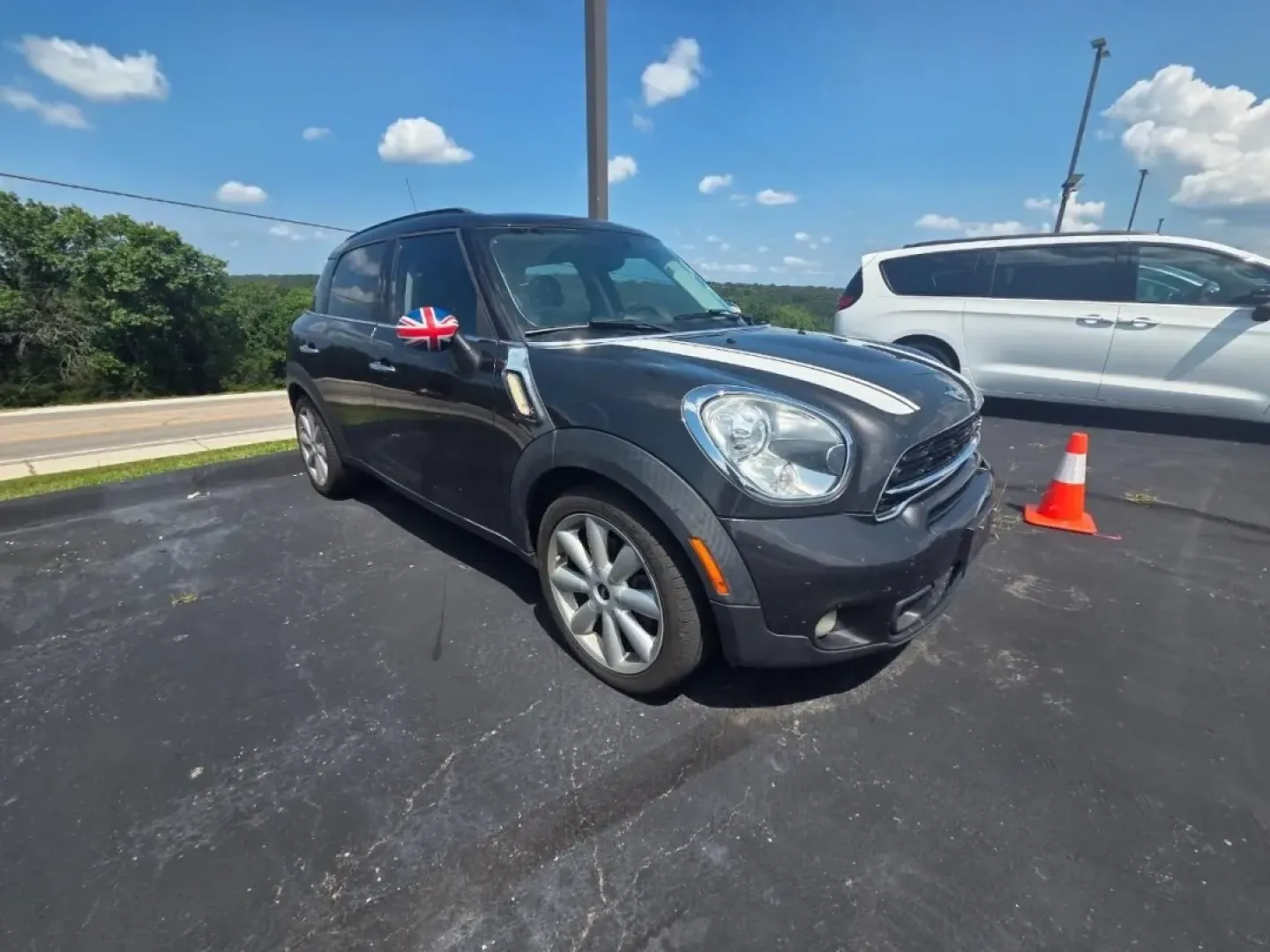2015 Mini Cooper S Countryman Base (WMWZC3C54FW) with an Other engine, located at 12830 Highway 21, De Soto, MO, 63020, (636) 337-7777, 38.153099, -90.573624 - **Explore the Open Road with the 2015 Mini Cooper Countryman S: Your Next Adventure Awaits!**<br /> <br /> Are you ready to elevate your lifestyle with a vehicle that perfectly balances fun and functionality? Look no further than the 2015 Mini Cooper Countryman S, a pre-owned gem that's designed for - Photo#0