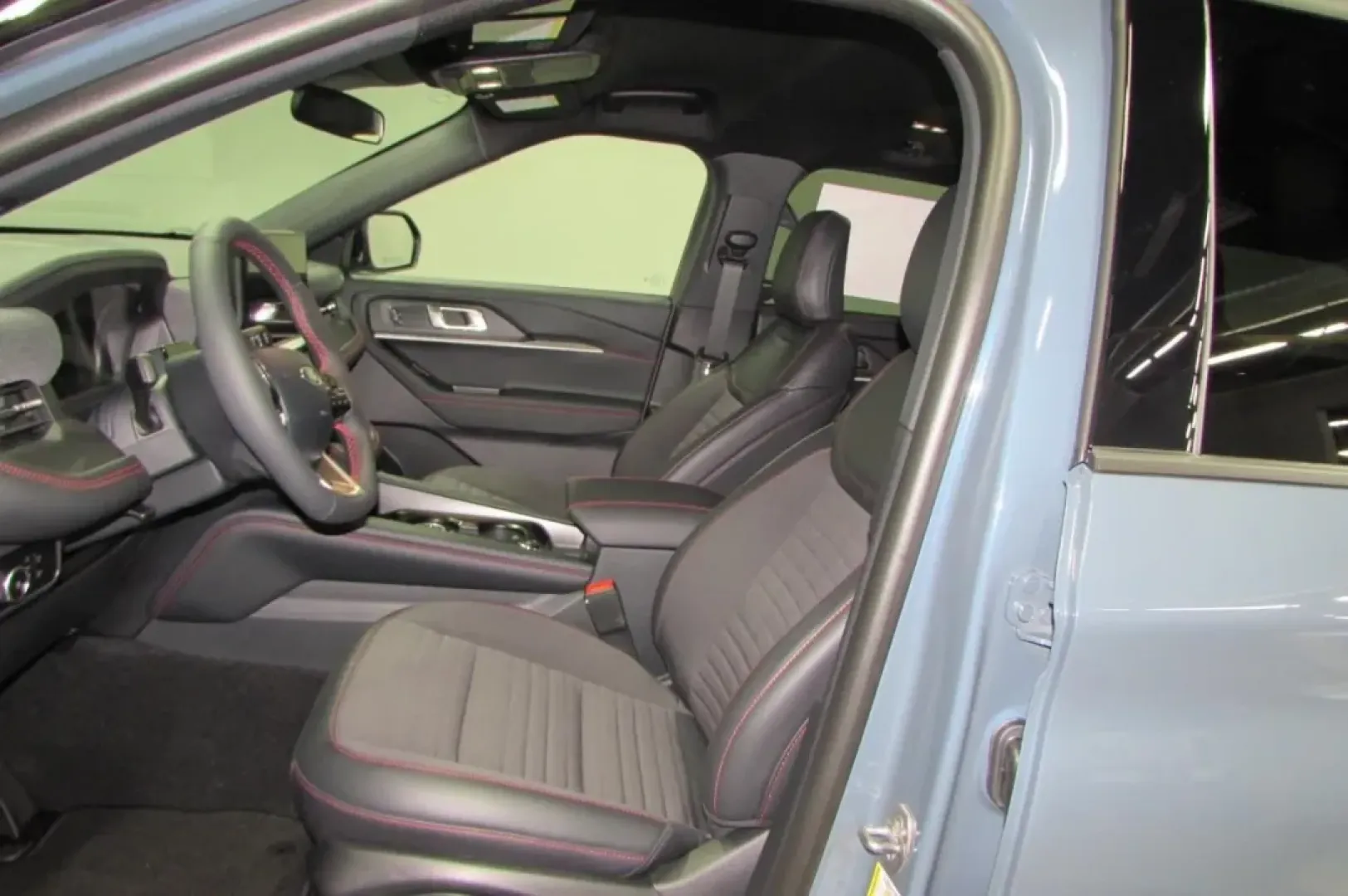 2025 /Onyx Leather Trimmed Ford Explorer ST-Line (1FMUK8KH6SG) with an 2.3L EcoBoost I-4 engine, Automatic transmission, located at 12836 Highway 21, De Soto, MO, 63020, (636) 337-7777, 38.151867, -90.575615 - Unleash your adventurous spirit with the **2025 Ford Explorer ST-Line**, a remarkable SUV designed for families and explorers alike! Whether you're planning a weekend getaway, tackling daily commutes, or simply running errands around De Soto, MO, this versatile vehicle is perfect for those who crave - Photo#13