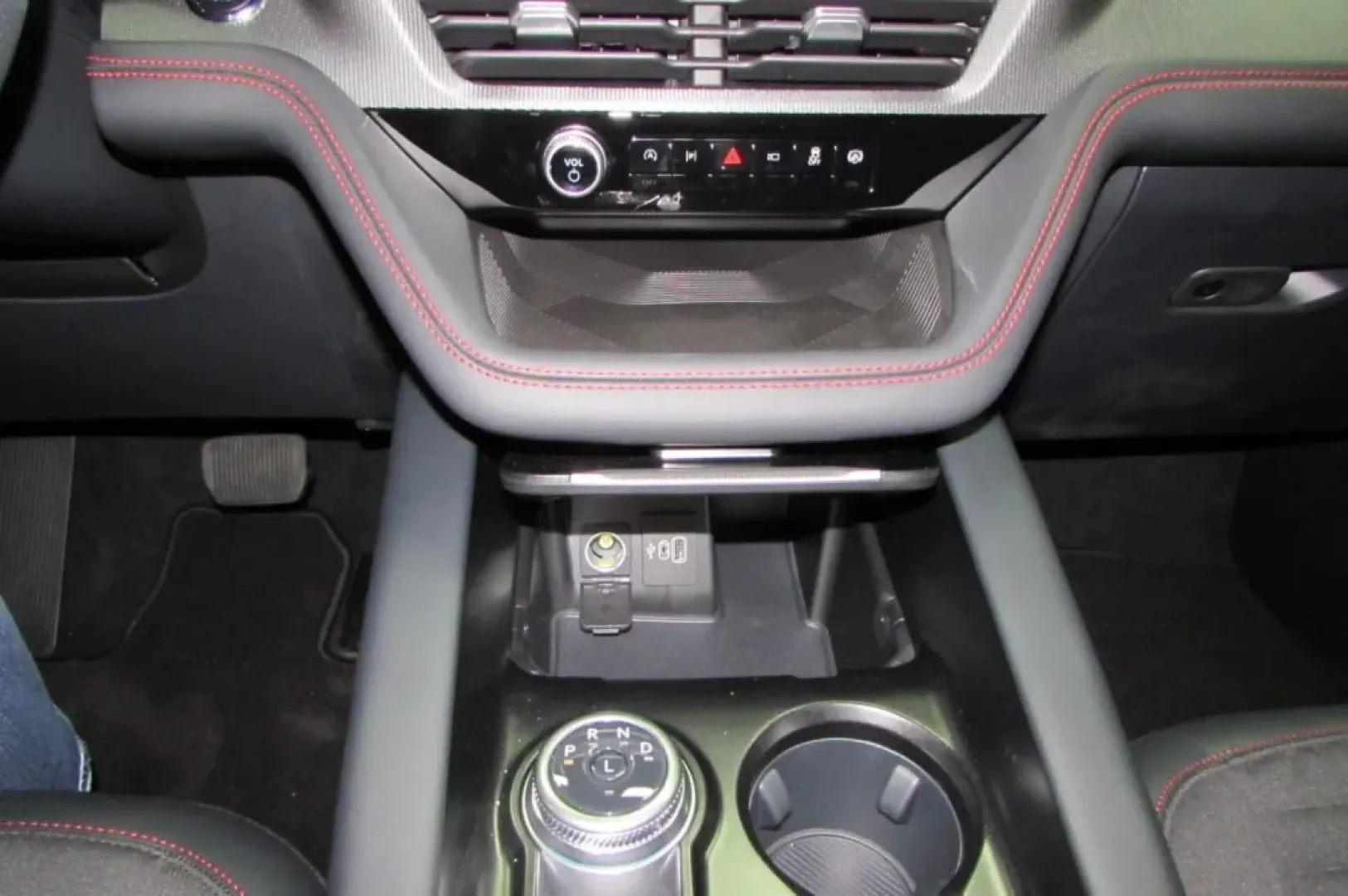 2025 /Onyx Leather Trimmed Ford Explorer ST-Line (1FMUK8KH6SG) with an 2.3L EcoBoost I-4 engine, Automatic transmission, located at 12836 Highway 21, De Soto, MO, 63020, (636) 337-7777, 38.151867, -90.575615 - Unleash your adventurous spirit with the **2025 Ford Explorer ST-Line**, a remarkable SUV designed for families and explorers alike! Whether you're planning a weekend getaway, tackling daily commutes, or simply running errands around De Soto, MO, this versatile vehicle is perfect for those who crave - Photo#21