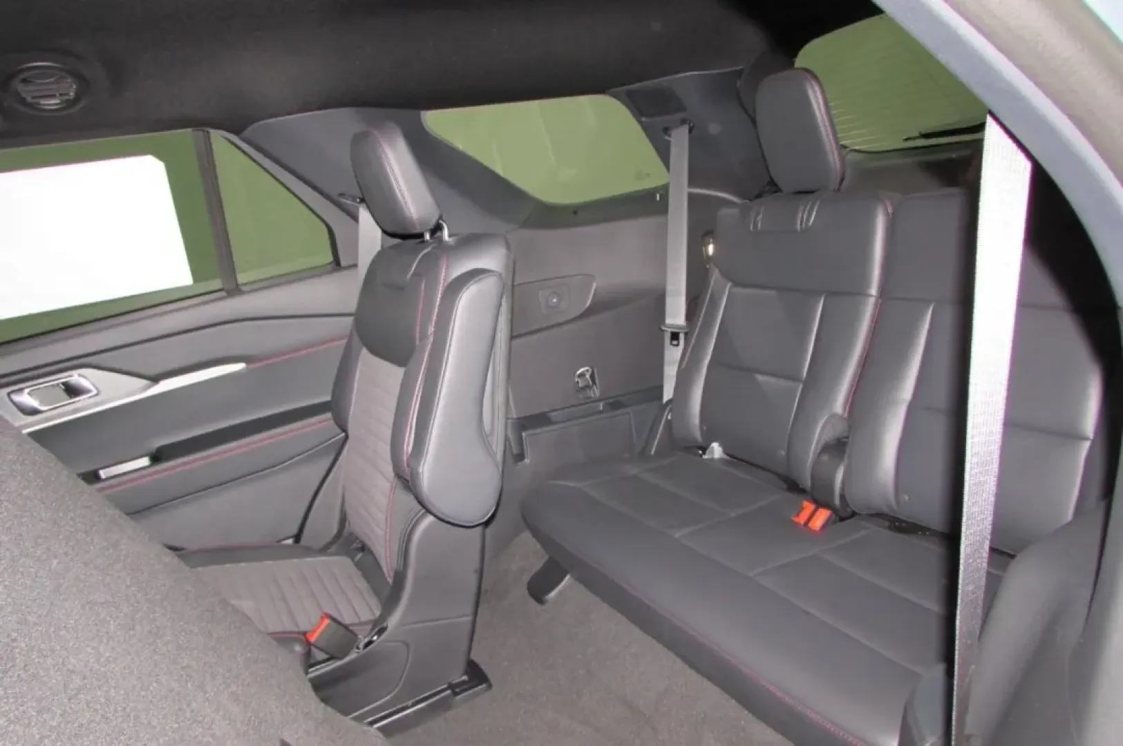 2025 /Onyx Leather Trimmed Ford Explorer ST-Line (1FMUK8KH6SG) with an 2.3L EcoBoost I-4 engine, Automatic transmission, located at 12836 Highway 21, De Soto, MO, 63020, (636) 337-7777, 38.151867, -90.575615 - Unleash your adventurous spirit with the **2025 Ford Explorer ST-Line**, a remarkable SUV designed for families and explorers alike! Whether you're planning a weekend getaway, tackling daily commutes, or simply running errands around De Soto, MO, this versatile vehicle is perfect for those who crave - Photo#27