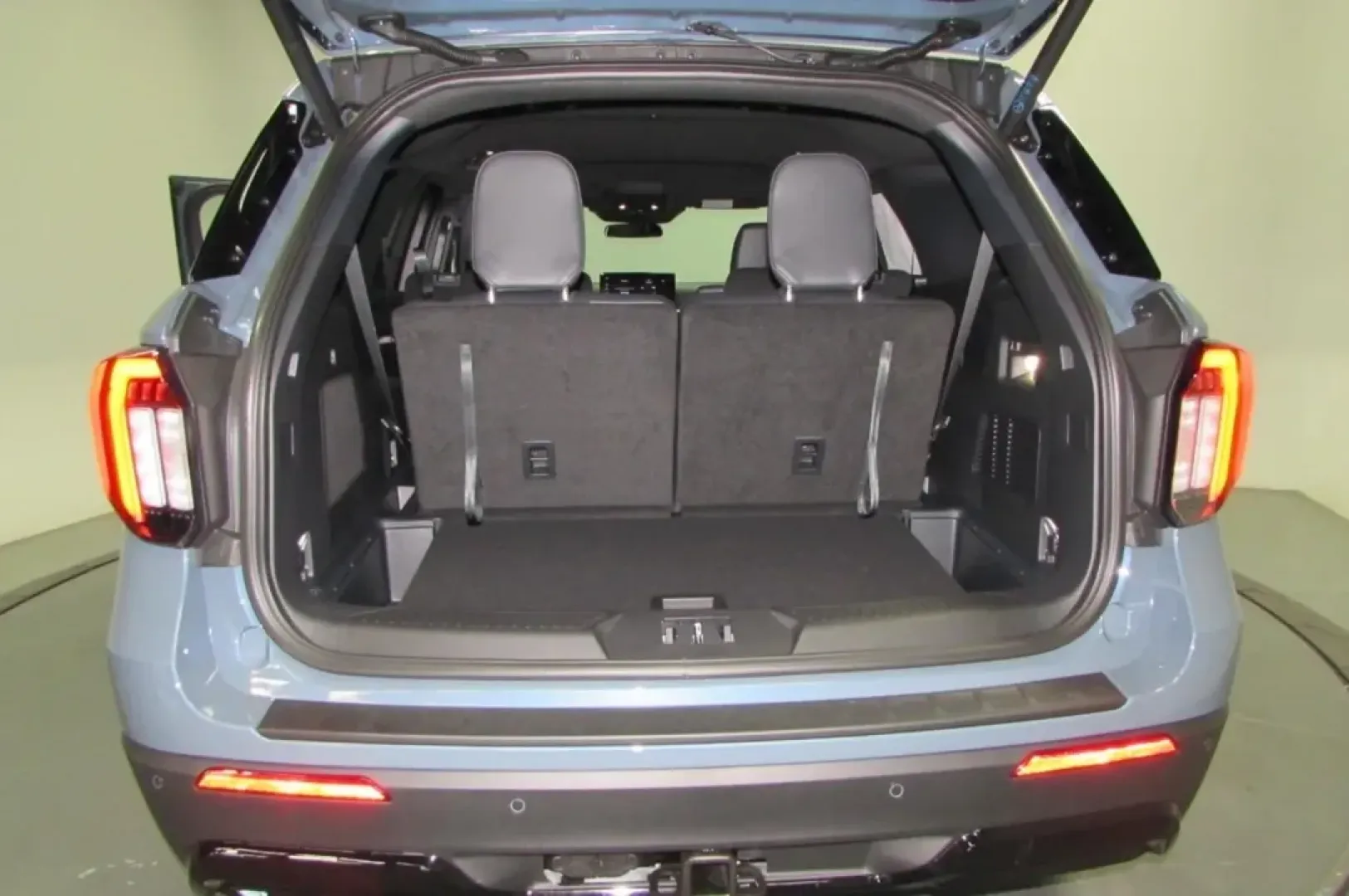 2025 /Onyx Leather Trimmed Ford Explorer ST-Line (1FMUK8KH6SG) with an 2.3L EcoBoost I-4 engine, Automatic transmission, located at 12836 Highway 21, De Soto, MO, 63020, (636) 337-7777, 38.151867, -90.575615 - Unleash your adventurous spirit with the **2025 Ford Explorer ST-Line**, a remarkable SUV designed for families and explorers alike! Whether you're planning a weekend getaway, tackling daily commutes, or simply running errands around De Soto, MO, this versatile vehicle is perfect for those who crave - Photo#28