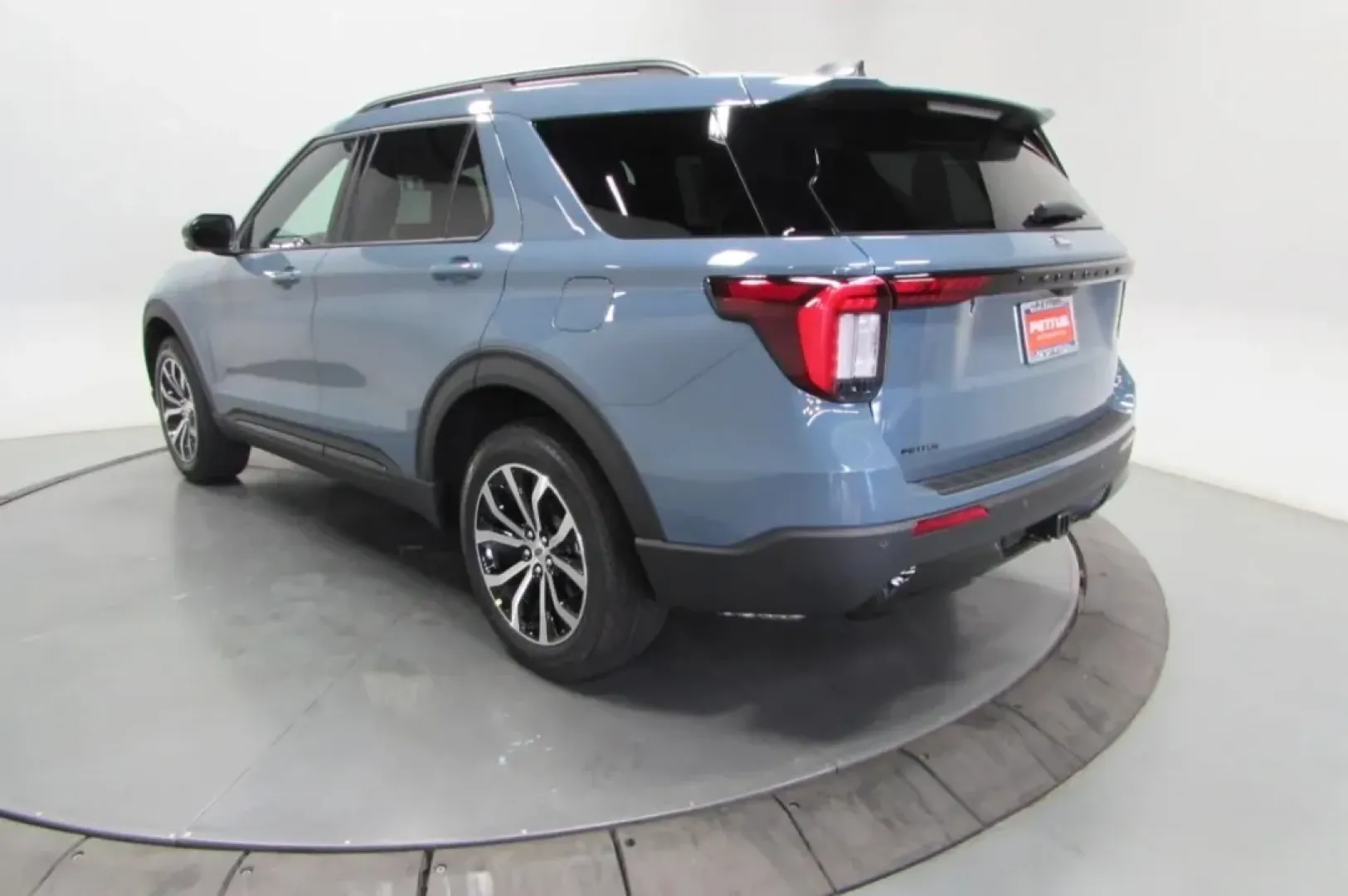 2025 /Onyx Leather Trimmed Ford Explorer ST-Line (1FMUK8KH6SG) with an 2.3L EcoBoost I-4 engine, Automatic transmission, located at 12836 Highway 21, De Soto, MO, 63020, (636) 337-7777, 38.151867, -90.575615 - Unleash your adventurous spirit with the **2025 Ford Explorer ST-Line**, a remarkable SUV designed for families and explorers alike! Whether you're planning a weekend getaway, tackling daily commutes, or simply running errands around De Soto, MO, this versatile vehicle is perfect for those who crave - Photo#5