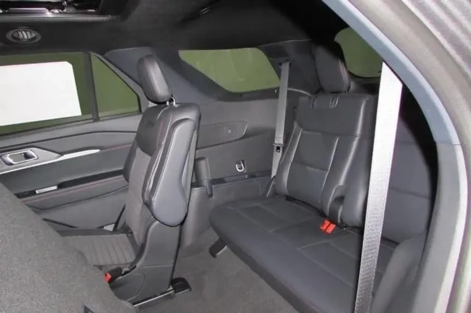 2025 /Onyx Leather Ford Explorer ST-Line (1FMUK8KH8SG) with an 2.3L EcoBoost I-4 engine, Automatic transmission, located at 12836 Highway 21, De Soto, MO, 63020, (636) 337-7777, 38.151867, -90.575615 - Discover your next adventure with the 2025 Ford Explorer ST-Line, designed for families on the go and weekend warriors alike. This stunning SUV, available at Pettus Ford De Soto in De Soto, MO, effortlessly blends style, performance, and functionality, making it the perfect choice for those who crav - Photo#21
