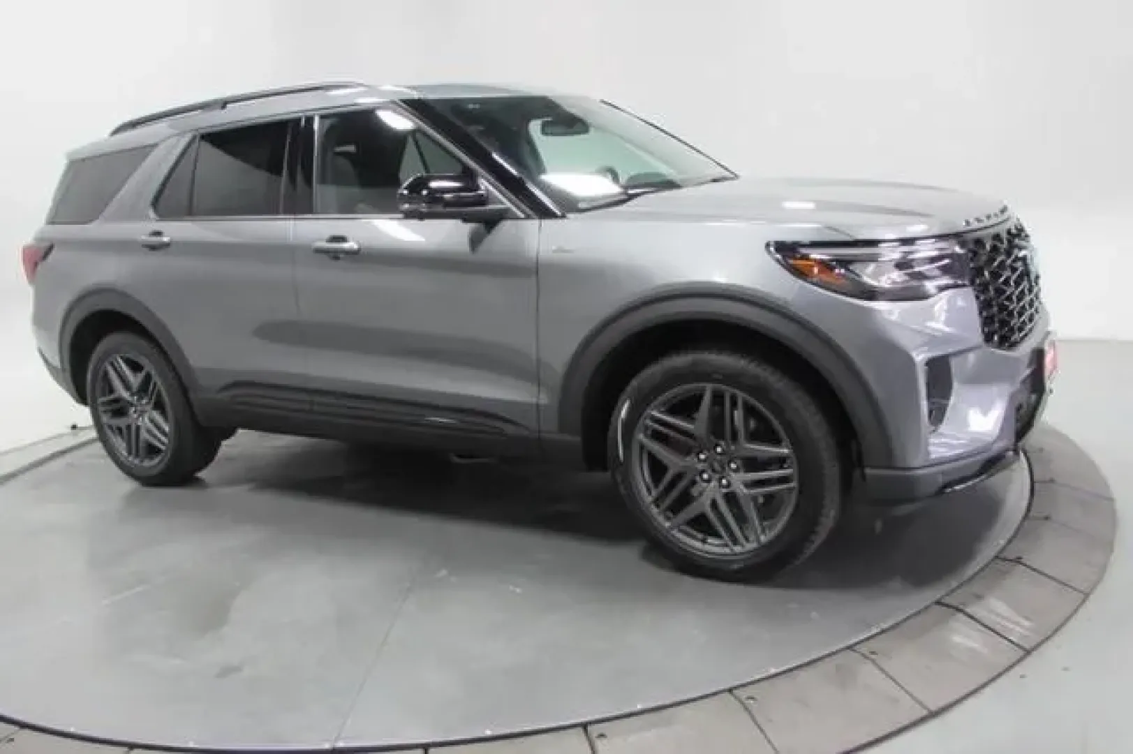 2025 /Onyx Leather Ford Explorer ST-Line (1FMUK8KH8SG) with an 2.3L EcoBoost I-4 engine, Automatic transmission, located at 12836 Highway 21, De Soto, MO, 63020, (636) 337-7777, 38.151867, -90.575615 - Discover your next adventure with the 2025 Ford Explorer ST-Line, designed for families on the go and weekend warriors alike. This stunning SUV, available at Pettus Ford De Soto in De Soto, MO, effortlessly blends style, performance, and functionality, making it the perfect choice for those who crav - Photo#3