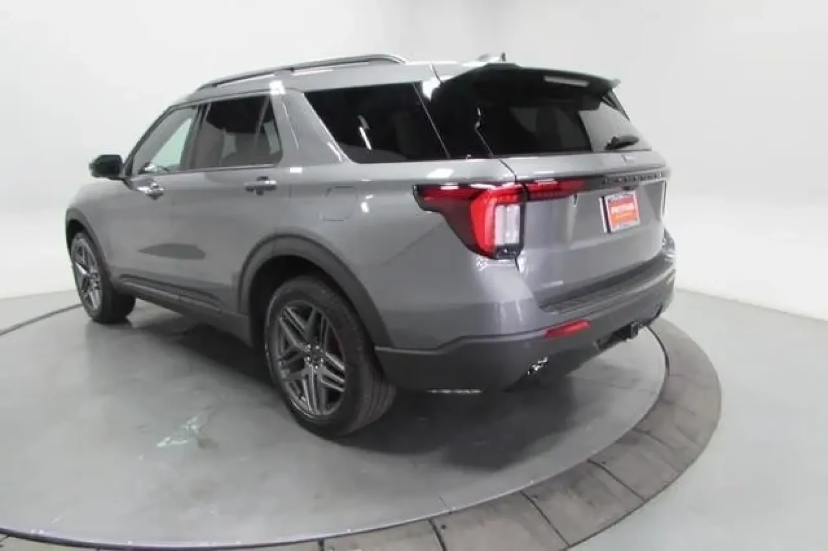 2025 /Onyx Leather Ford Explorer ST-Line (1FMUK8KH8SG) with an 2.3L EcoBoost I-4 engine, Automatic transmission, located at 12836 Highway 21, De Soto, MO, 63020, (636) 337-7777, 38.151867, -90.575615 - Discover your next adventure with the 2025 Ford Explorer ST-Line, designed for families on the go and weekend warriors alike. This stunning SUV, available at Pettus Ford De Soto in De Soto, MO, effortlessly blends style, performance, and functionality, making it the perfect choice for those who crav - Photo#5