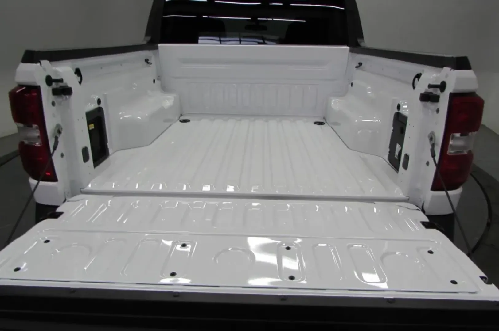 2025 /Navy Pier/Aspen Gray Leather Ford Maverick XLT (3FTTW8H38SR) with an 2.5L Hybrid engine, Automatic transmission, located at 12836 Highway 21, De Soto, MO, 63020, (636) 337-7777, 38.151867, -90.575615 - **Explore the Great Outdoors with the 2025 Ford Maverick XLT - Your Ultimate Weekend Companion!**<br /> <br /> Are you ready to embark on your next adventure? Whether you're hauling gear for that weekend camping trip or running errands around De Soto, the 2025 Ford Maverick XLT is the perfect blend - Photo#11