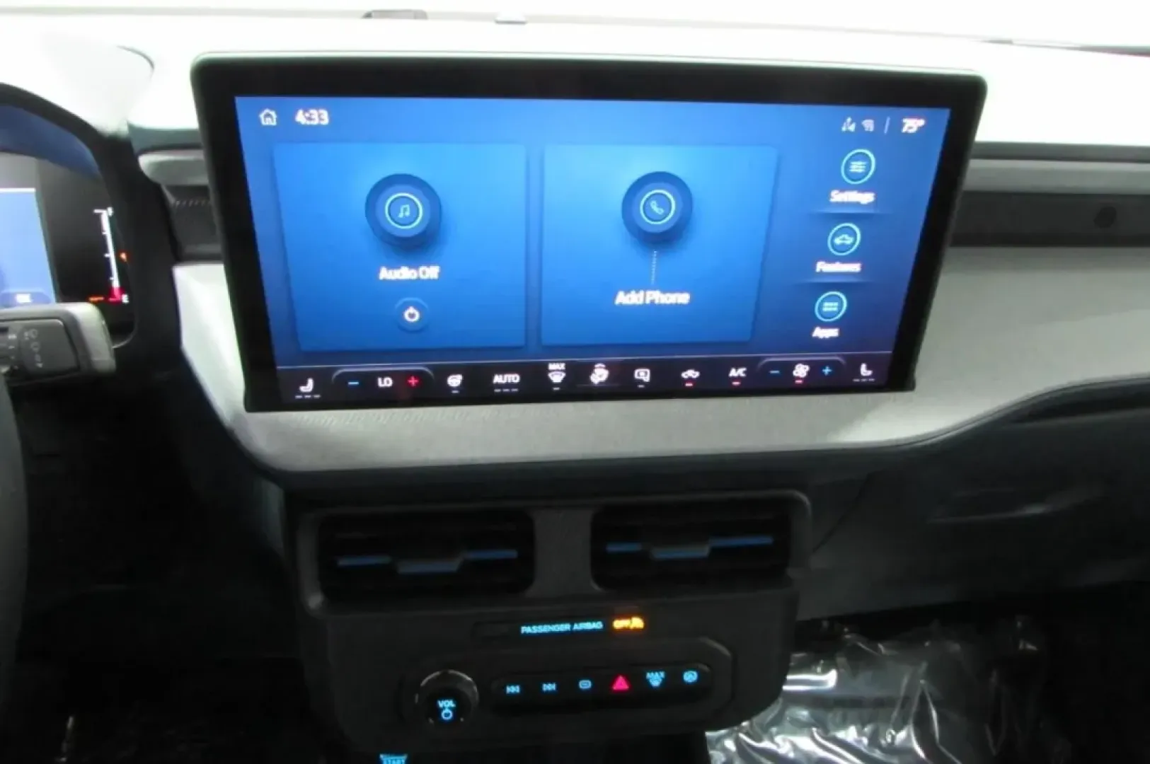 2025 /Navy Pier/Aspen Gray Leather Ford Maverick XLT (3FTTW8H38SR) with an 2.5L Hybrid engine, Automatic transmission, located at 12836 Highway 21, De Soto, MO, 63020, (636) 337-7777, 38.151867, -90.575615 - **Explore the Great Outdoors with the 2025 Ford Maverick XLT - Your Ultimate Weekend Companion!**<br /> <br /> Are you ready to embark on your next adventure? Whether you're hauling gear for that weekend camping trip or running errands around De Soto, the 2025 Ford Maverick XLT is the perfect blend - Photo#21