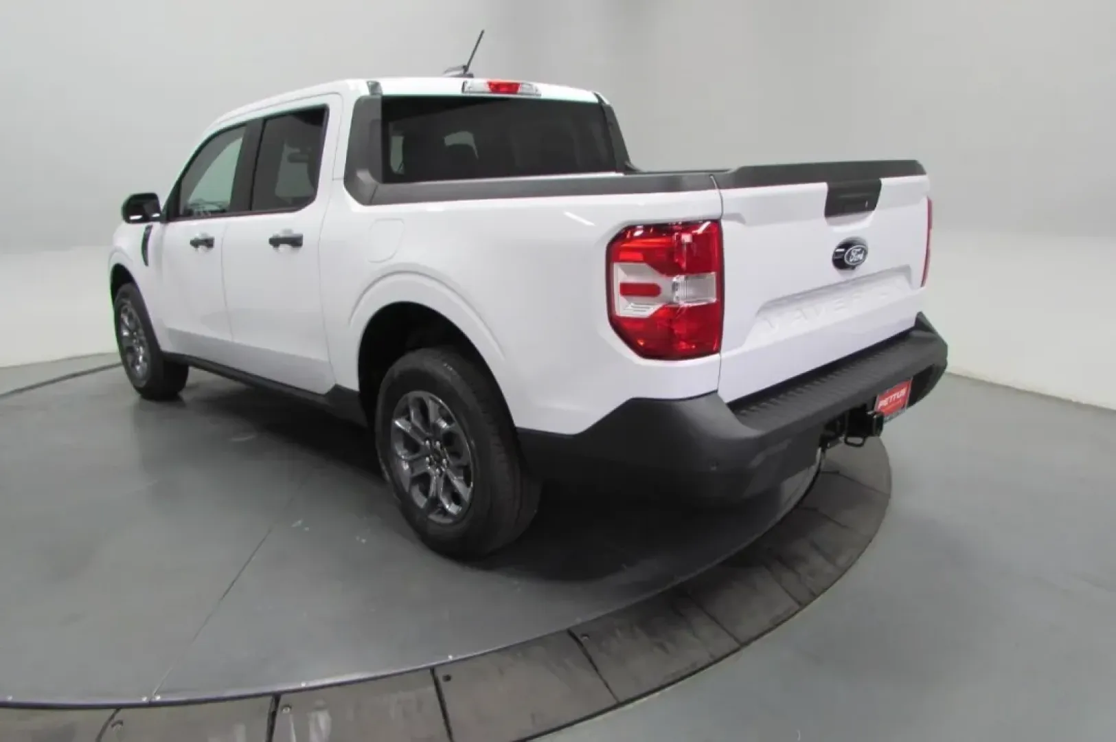 2025 /Navy Pier/Aspen Gray Leather Ford Maverick XLT (3FTTW8H38SR) with an 2.5L Hybrid engine, Automatic transmission, located at 12836 Highway 21, De Soto, MO, 63020, (636) 337-7777, 38.151867, -90.575615 - **Explore the Great Outdoors with the 2025 Ford Maverick XLT - Your Ultimate Weekend Companion!**<br /> <br /> Are you ready to embark on your next adventure? Whether you're hauling gear for that weekend camping trip or running errands around De Soto, the 2025 Ford Maverick XLT is the perfect blend - Photo#5
