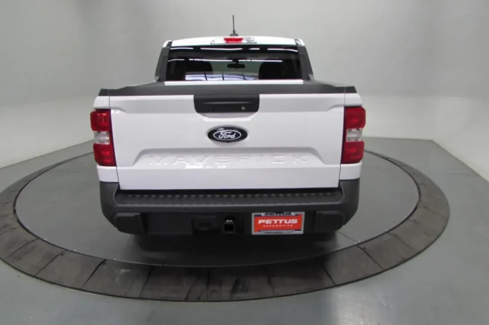2025 /Navy Pier/Aspen Gray Leather Ford Maverick XLT (3FTTW8H38SR) with an 2.5L Hybrid engine, Automatic transmission, located at 12836 Highway 21, De Soto, MO, 63020, (636) 337-7777, 38.151867, -90.575615 - **Explore the Great Outdoors with the 2025 Ford Maverick XLT - Your Ultimate Weekend Companion!**<br /> <br /> Are you ready to embark on your next adventure? Whether you're hauling gear for that weekend camping trip or running errands around De Soto, the 2025 Ford Maverick XLT is the perfect blend - Photo#6
