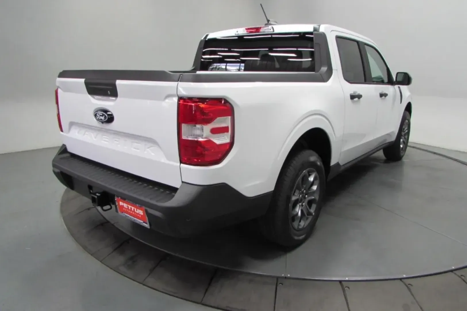 2025 /Navy Pier/Aspen Gray Leather Ford Maverick XLT (3FTTW8H38SR) with an 2.5L Hybrid engine, Automatic transmission, located at 12836 Highway 21, De Soto, MO, 63020, (636) 337-7777, 38.151867, -90.575615 - **Explore the Great Outdoors with the 2025 Ford Maverick XLT - Your Ultimate Weekend Companion!**<br /> <br /> Are you ready to embark on your next adventure? Whether you're hauling gear for that weekend camping trip or running errands around De Soto, the 2025 Ford Maverick XLT is the perfect blend - Photo#7