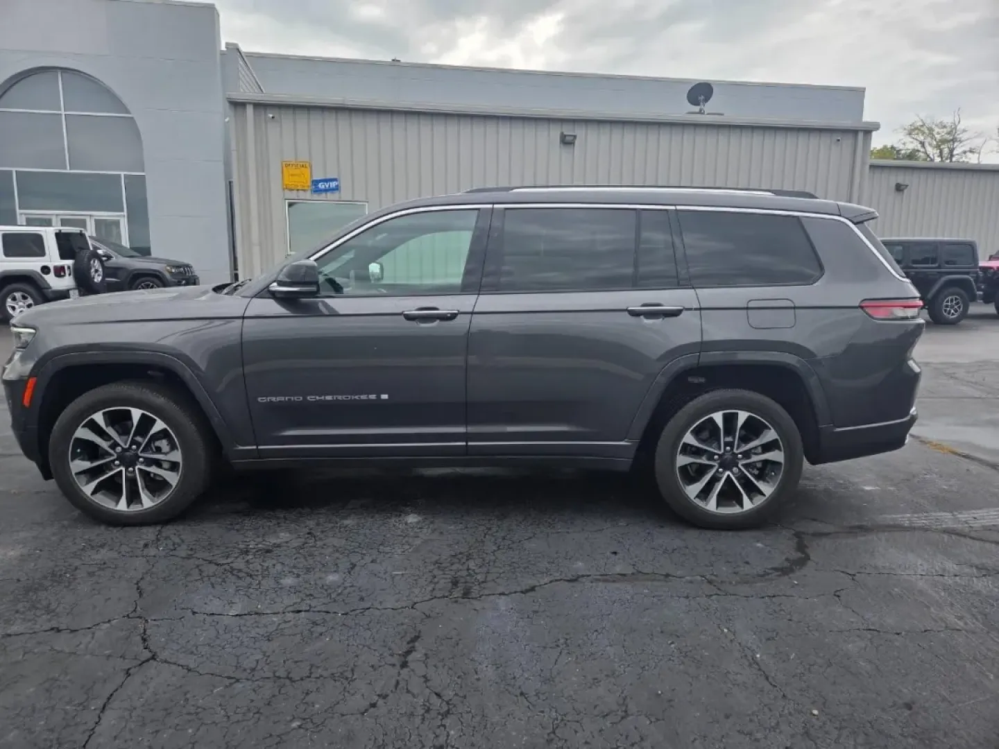 2021 /Global Black Jeep Grand Cherokee Overland (1C4RJKDT5M8) with an Other engine, located at 12830 Highway 21, De Soto, MO, 63020, (636) 337-7777, 38.153099, -90.573624 - Discover the perfect blend of adventure and comfort with this stunning 2021 Jeep Grand Cherokee 4WD Overland, available now at Pettus CDJR DeSoto, your trusted OEM dealership located at 12830 Highway 21, De Soto, MO 63020. With low mileage of just 16,659 miles, this SUV is not just a vehicle; it's a - Photo#3