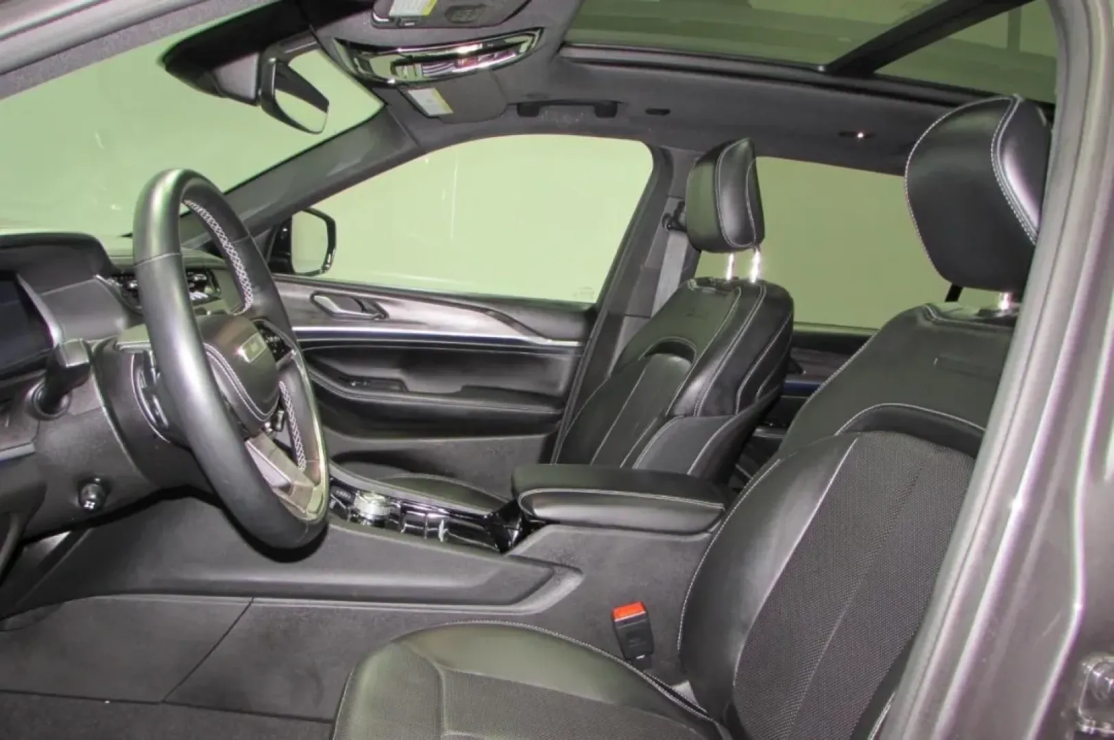 2021 /Global Black Jeep Grand Cherokee Overland (1C4RJKDT5M8) with an Other engine, located at 12830 Highway 21, De Soto, MO, 63020, (636) 337-7777, 38.153099, -90.573624 - Discover the perfect blend of adventure and comfort with this stunning 2021 Jeep Grand Cherokee 4WD Overland, available now at Pettus CDJR DeSoto, your trusted OEM dealership located at 12830 Highway 21, De Soto, MO 63020. With low mileage of just 16,659 miles, this SUV is not just a vehicle; it's a - Photo#9
