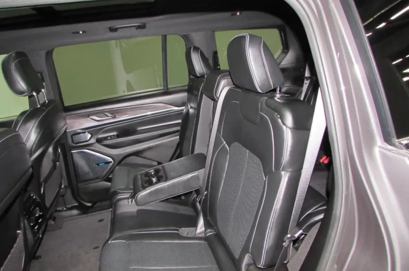 2021 /Global Black Jeep Grand Cherokee Overland (1C4RJKDT5M8) with an Other engine, located at 12830 Highway 21, De Soto, MO, 63020, (636) 337-7777, 38.153099, -90.573624 - Discover the perfect blend of adventure and comfort with this stunning 2021 Jeep Grand Cherokee 4WD Overland, available now at Pettus CDJR DeSoto, your trusted OEM dealership located at 12830 Highway 21, De Soto, MO 63020. With low mileage of just 16,659 miles, this SUV is not just a vehicle; it's a - Photo#20