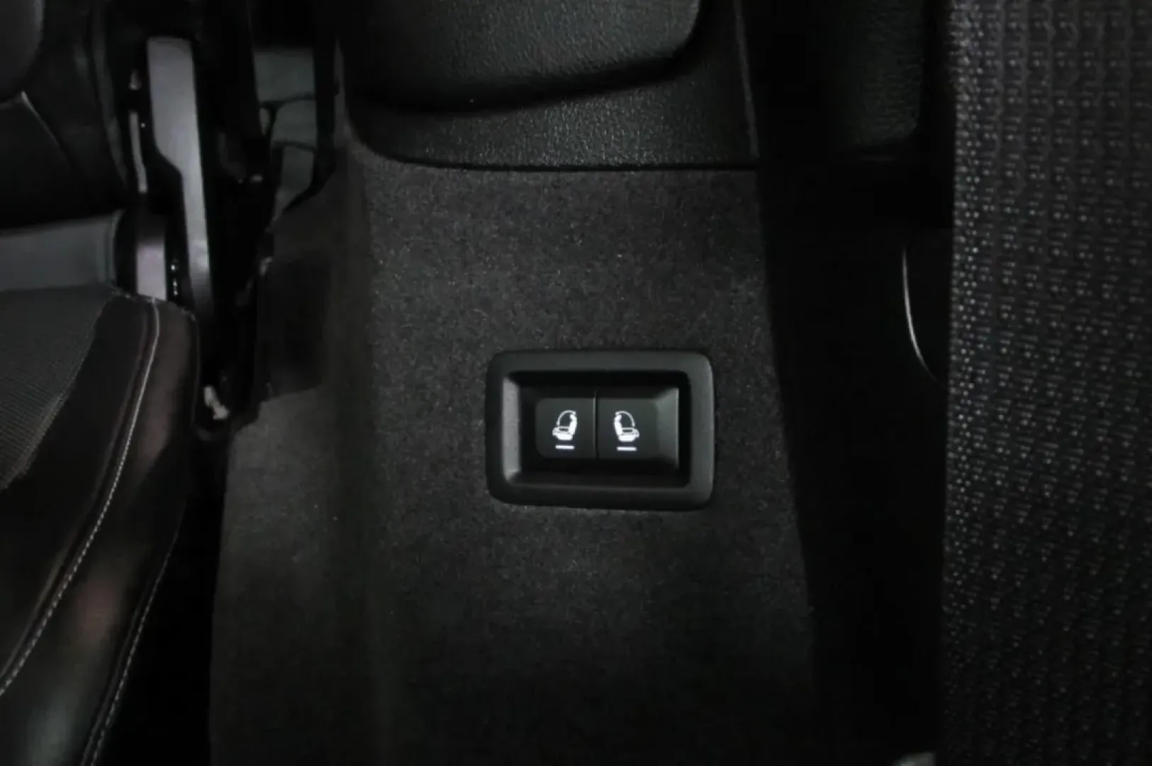 2021 /Global Black Jeep Grand Cherokee Overland (1C4RJKDT5M8) with an Other engine, located at 12830 Highway 21, De Soto, MO, 63020, (636) 337-7777, 38.153099, -90.573624 - Discover the perfect blend of adventure and comfort with this stunning 2021 Jeep Grand Cherokee 4WD Overland, available now at Pettus CDJR DeSoto, your trusted OEM dealership located at 12830 Highway 21, De Soto, MO 63020. With low mileage of just 16,659 miles, this SUV is not just a vehicle; it's a - Photo#24