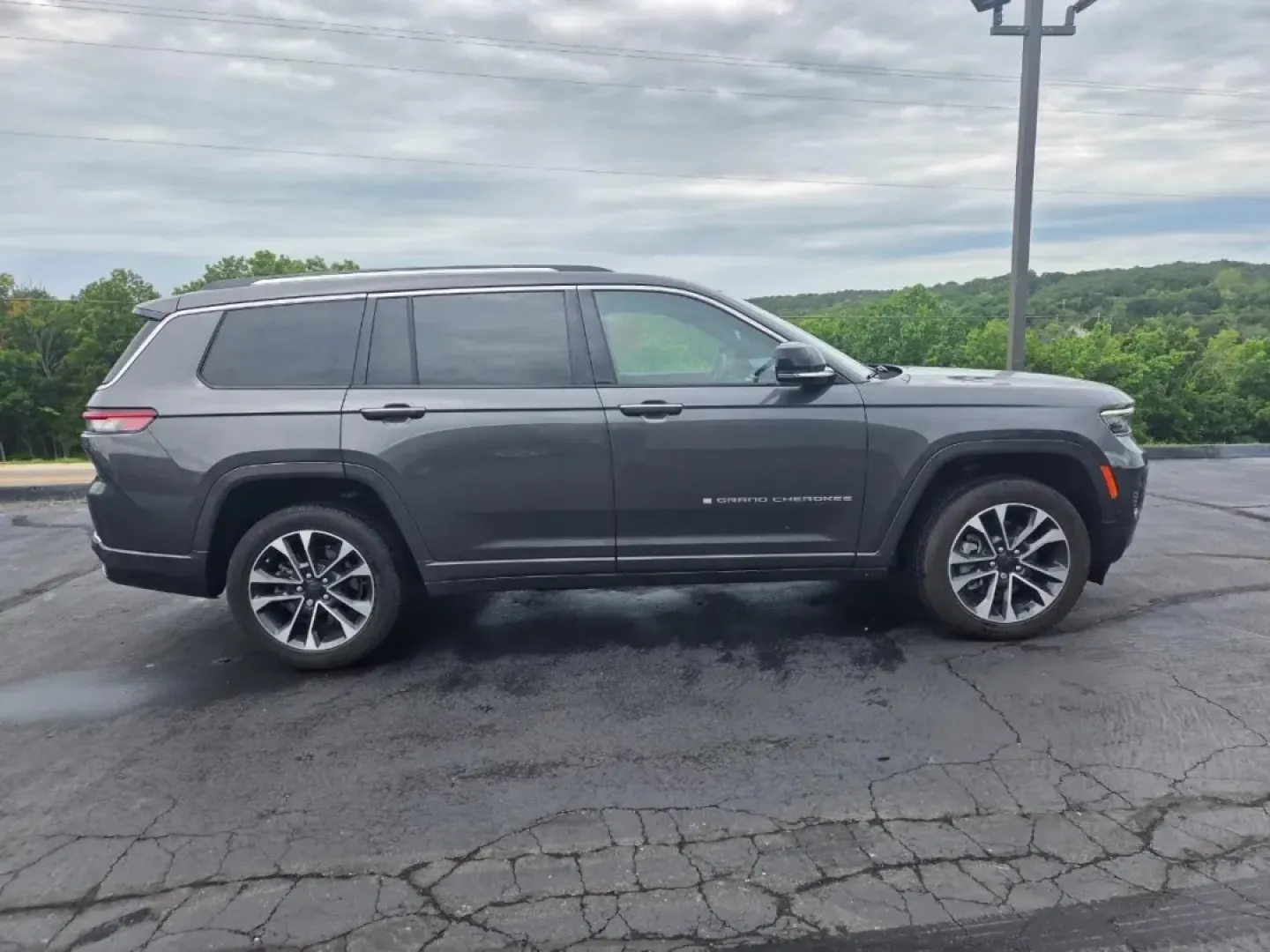 2021 /Global Black Jeep Grand Cherokee Overland (1C4RJKDT5M8) with an Other engine, located at 12830 Highway 21, De Soto, MO, 63020, (636) 337-7777, 38.153099, -90.573624 - Discover the perfect blend of adventure and comfort with this stunning 2021 Jeep Grand Cherokee 4WD Overland, available now at Pettus CDJR DeSoto, your trusted OEM dealership located at 12830 Highway 21, De Soto, MO 63020. With low mileage of just 16,659 miles, this SUV is not just a vehicle; it's a - Photo#27