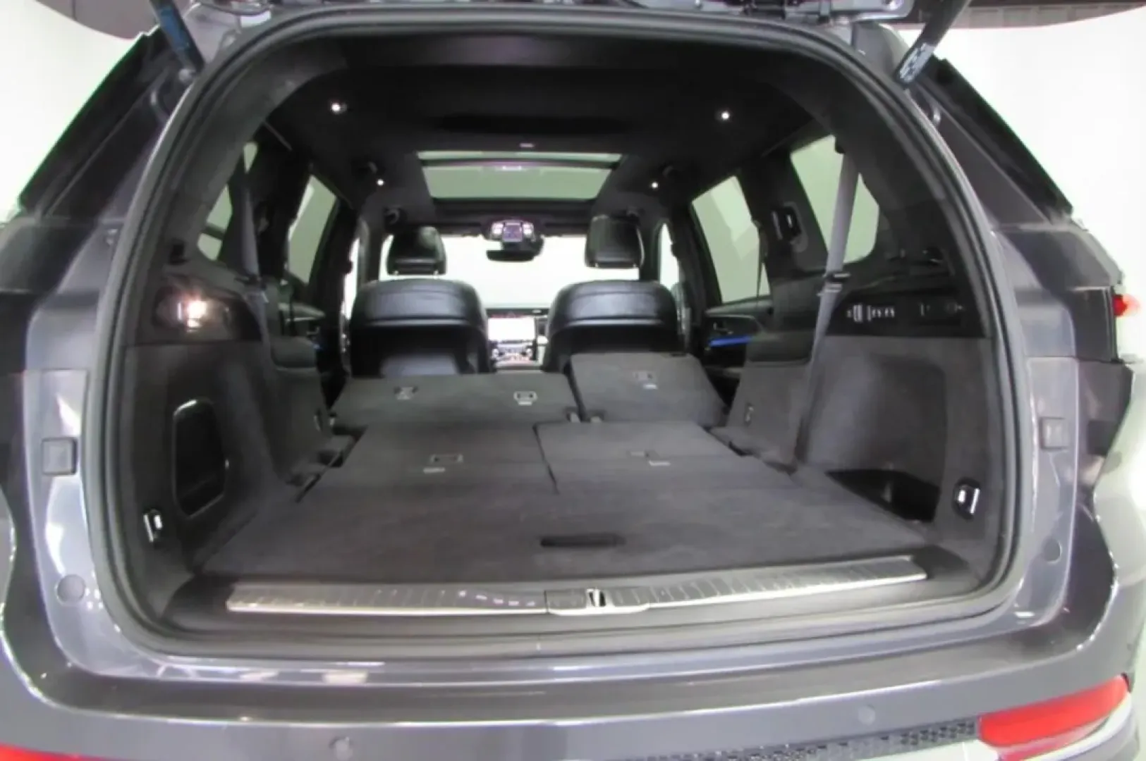 2021 /Global Black Jeep Grand Cherokee Overland (1C4RJKDT5M8) with an Other engine, located at 12830 Highway 21, De Soto, MO, 63020, (636) 337-7777, 38.153099, -90.573624 - Discover the perfect blend of adventure and comfort with this stunning 2021 Jeep Grand Cherokee 4WD Overland, available now at Pettus CDJR DeSoto, your trusted OEM dealership located at 12830 Highway 21, De Soto, MO 63020. With low mileage of just 16,659 miles, this SUV is not just a vehicle; it's a - Photo#29