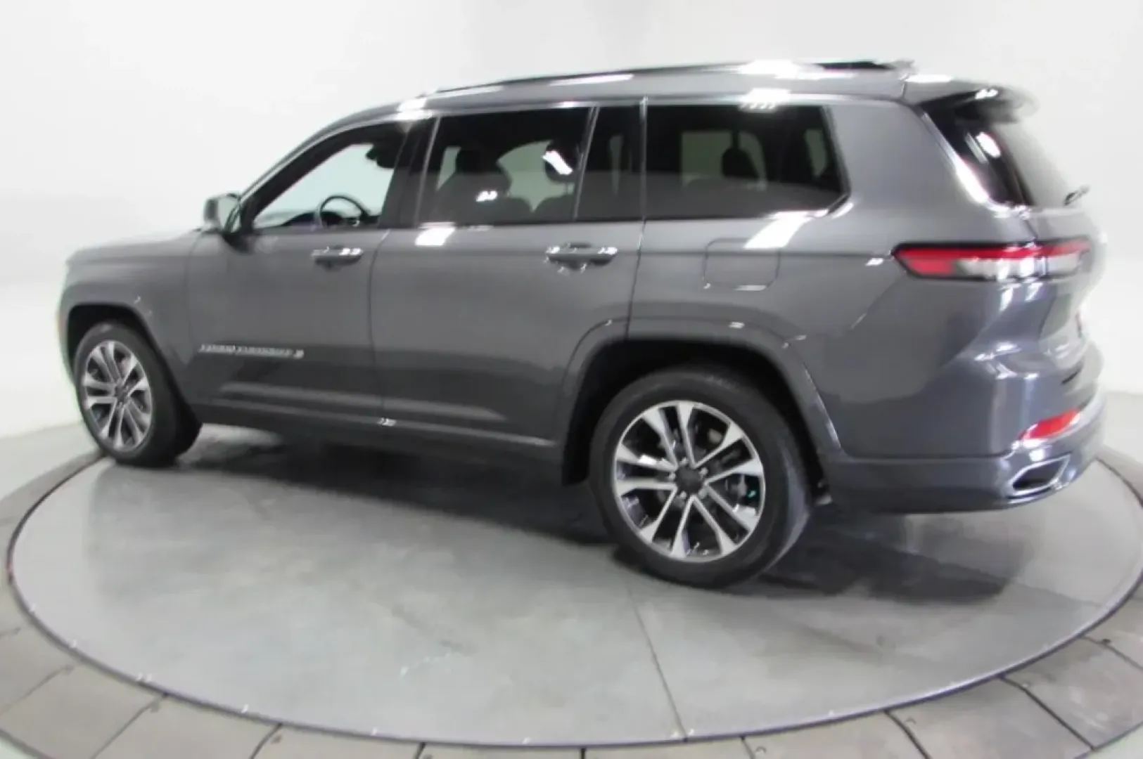 2021 /Global Black Jeep Grand Cherokee Overland (1C4RJKDT5M8) with an Other engine, located at 12830 Highway 21, De Soto, MO, 63020, (636) 337-7777, 38.153099, -90.573624 - Discover the perfect blend of adventure and comfort with this stunning 2021 Jeep Grand Cherokee 4WD Overland, available now at Pettus CDJR DeSoto, your trusted OEM dealership located at 12830 Highway 21, De Soto, MO 63020. With low mileage of just 16,659 miles, this SUV is not just a vehicle; it's a - Photo#4