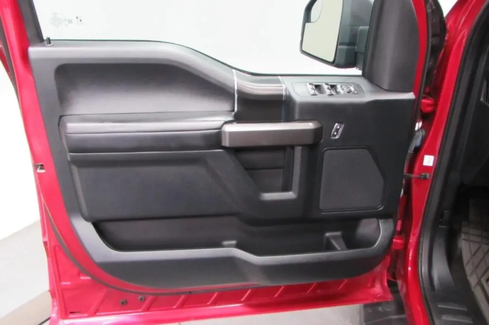 2020 /Black Ford F-150 XLT (1FTEW1EP2LF) with an Other engine, located at 12836 Highway 21, De Soto, MO, 63020, (636) 337-7777, 38.151867, -90.575615 - Unlock the ultimate weekend adventure with this stunning **2020 Ford F-150**! Whether you're searching for a reliable workhorse to tackle tough projects or an impressive truck to take your family on road trips, this pre-owned gem is perfect for both the job site and weekend getaways. Available now a - Photo#15