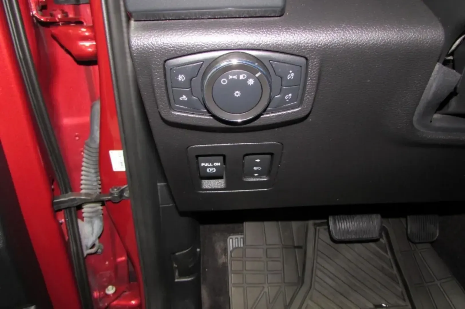 2020 /Black Ford F-150 XLT (1FTEW1EP2LF) with an Other engine, located at 12836 Highway 21, De Soto, MO, 63020, (636) 337-7777, 38.151867, -90.575615 - Unlock the ultimate weekend adventure with this stunning **2020 Ford F-150**! Whether you're searching for a reliable workhorse to tackle tough projects or an impressive truck to take your family on road trips, this pre-owned gem is perfect for both the job site and weekend getaways. Available now a - Photo#17