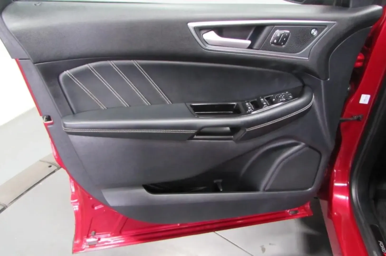 2020 /Ebony Ford Edge ST (2FMPK4AP5LB) with an Other engine, Automatic transmission, located at 12836 Highway 21, De Soto, MO, 63020, (636) 337-7777, 38.151867, -90.575615 - Are you ready to elevate your everyday driving experience? Whether you're commuting to work, shuttling the kids to school, or heading out for weekend adventures, the 2020 Ford Edge ST AWD is the versatile SUV that fits seamlessly into your lifestyle. With its impressive blend of power, technology, a - Photo#8